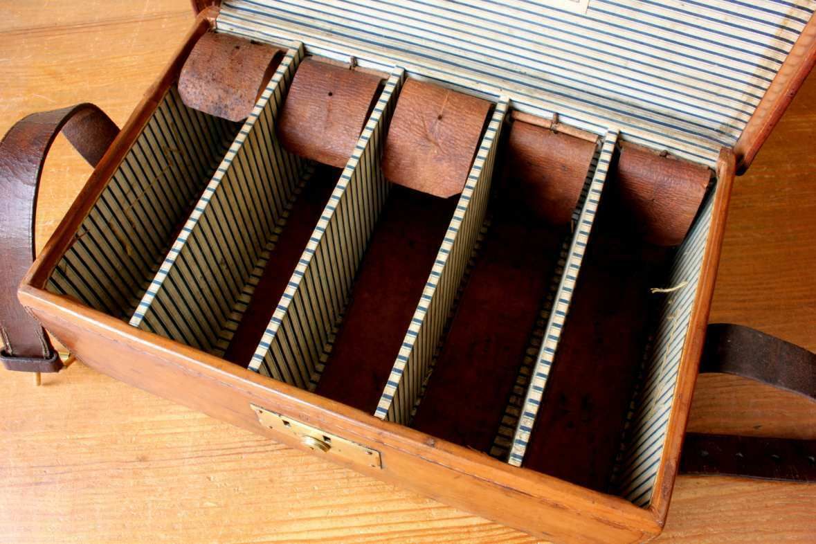 Leather Cartridge Case. Army & Navy Shotgun Hunting Gun Magazine Box. photo 525.0
