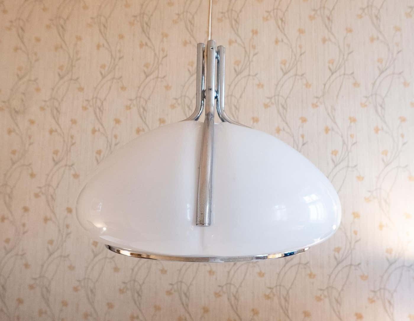 photo vinterior Mid Century Modern White Pendant Quadrifoglio By Gae Aulenti, Italy, 1970s