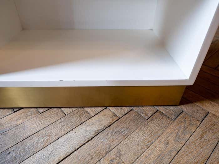 photo vintage Pair Of White And Gold Bedside Tables By Luciano Frigerio, Italy 1970