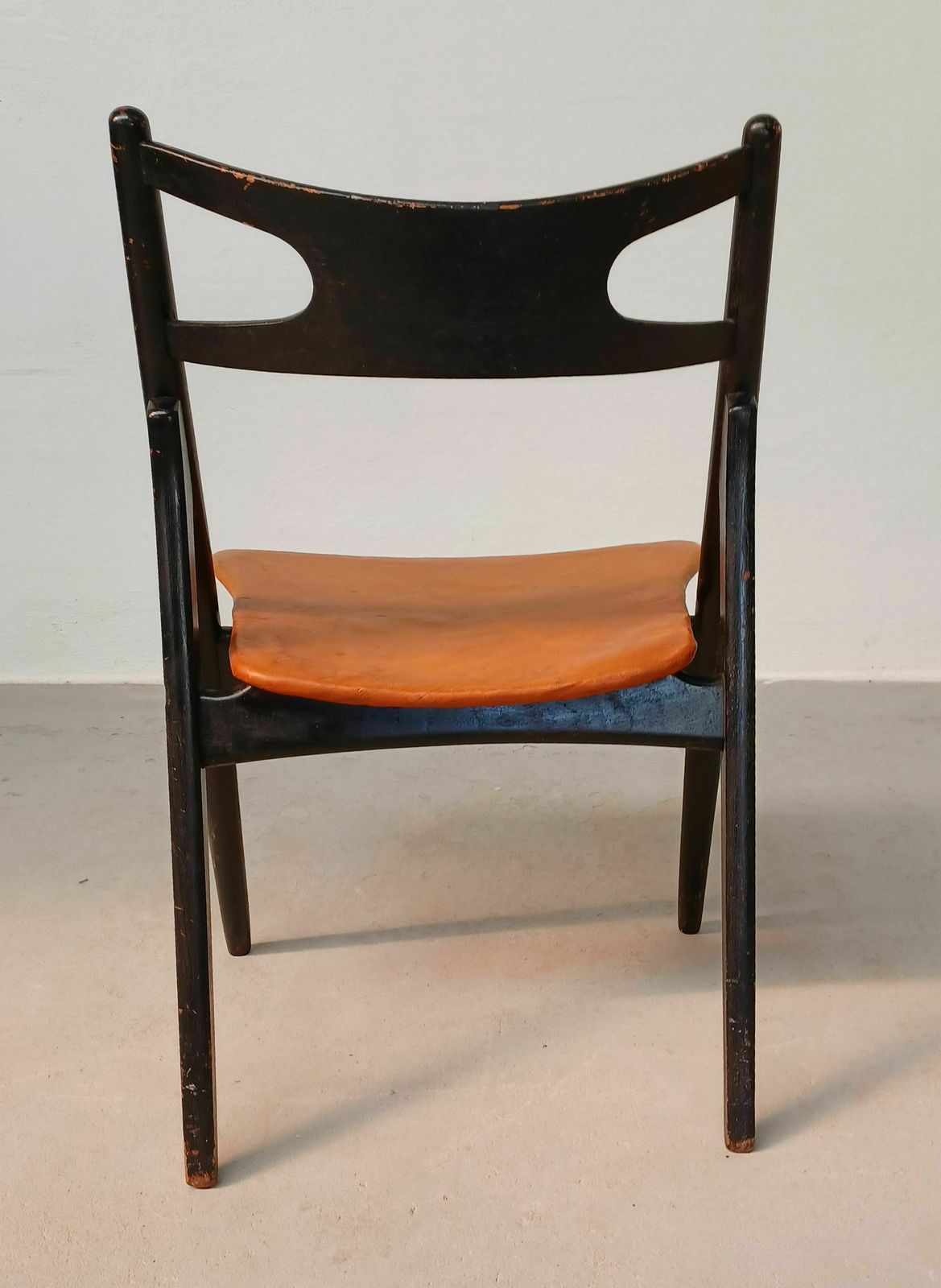 Patinated Hans Wegner Sawbuck Chair With Original Leather 1950s photo vinterior