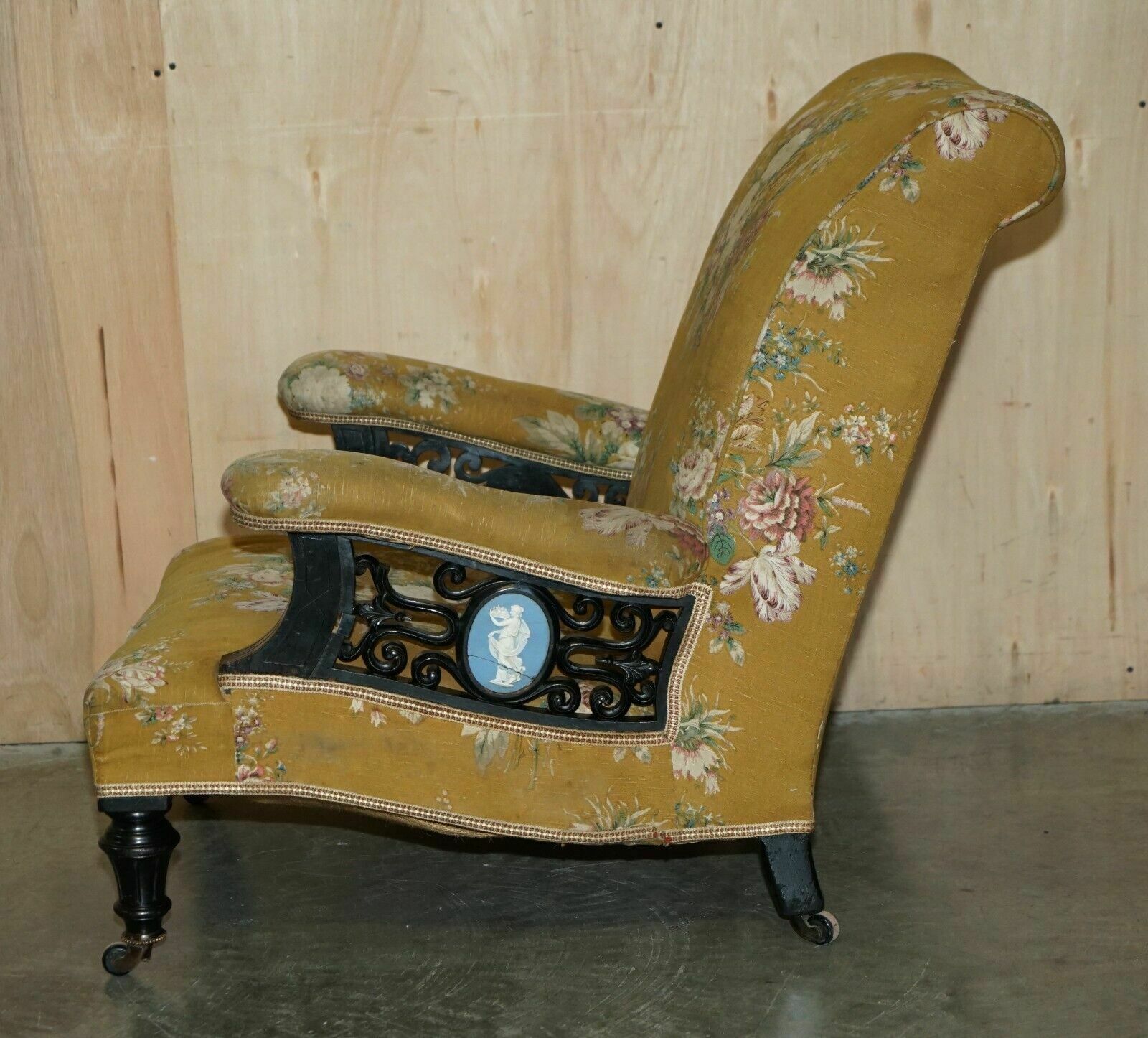 photo vintage Super Rare Antique Victorian Aesthetic Movement Armchair With Grand Tour Plaques
