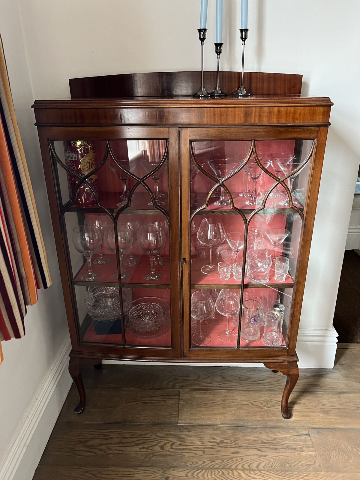 photo vintage Edwardian Inlaid Glass And Mahogany Display Cabinet