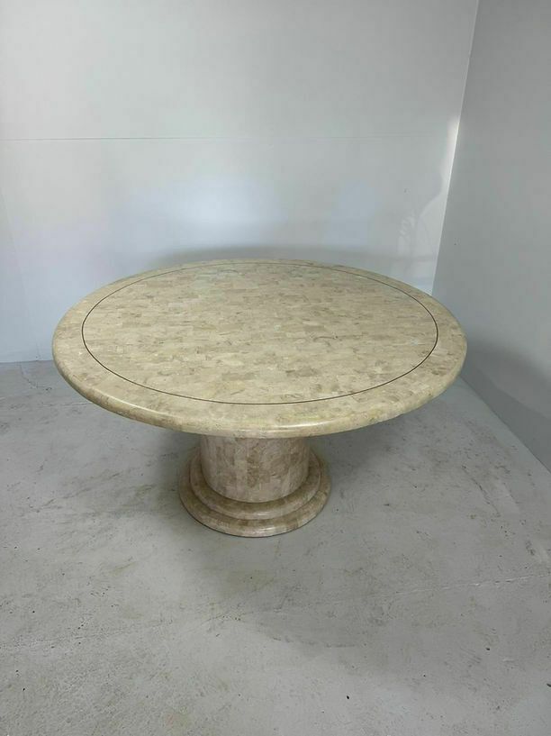 Mid Century Ronde Eettafel Van Gemosaiekt Steen En Messing photo vinterior
