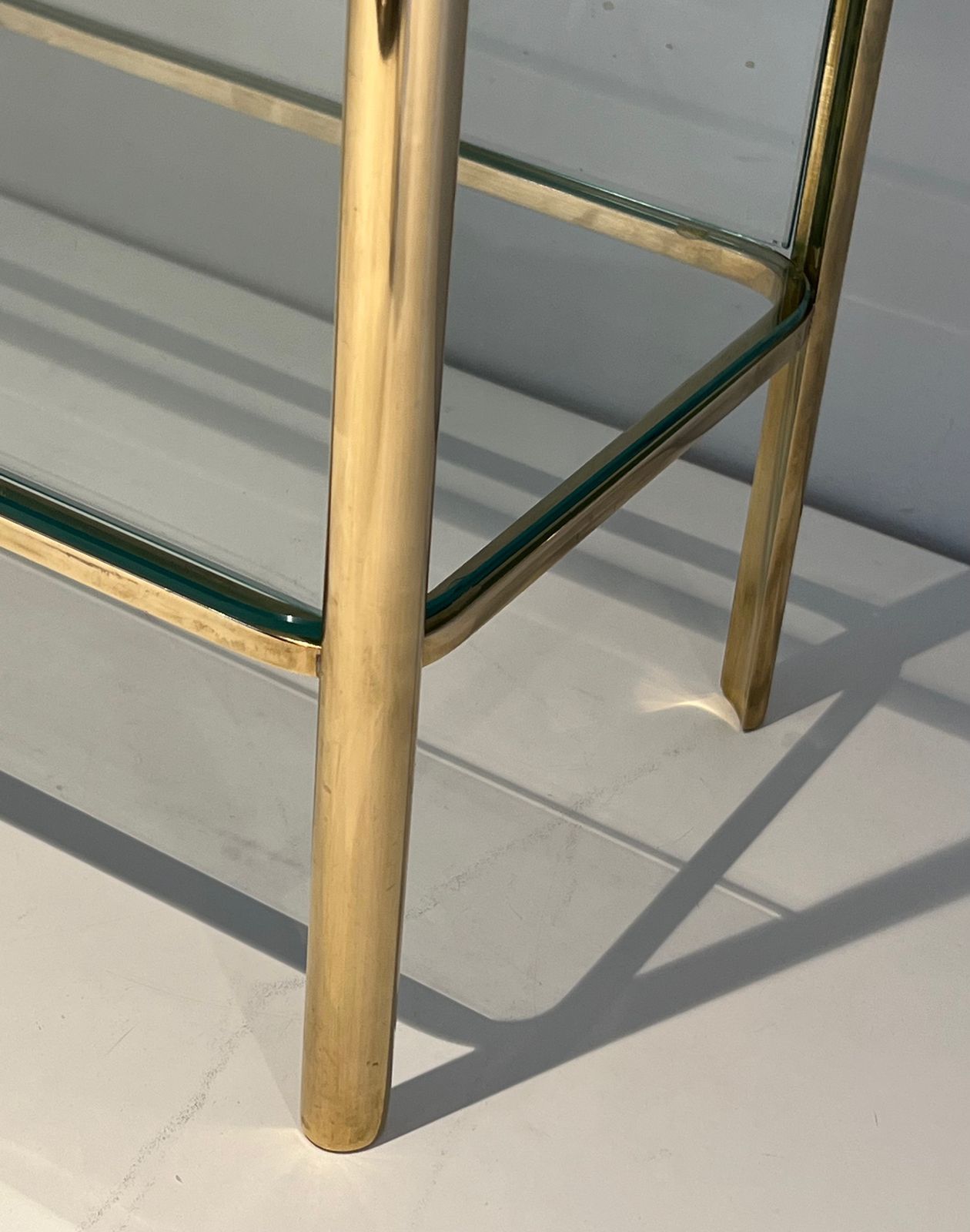 photo furniture Magazine Rack In Polished Bronze And Glass Signed Jacques Théophile Lepelletier And Stamped Broncz