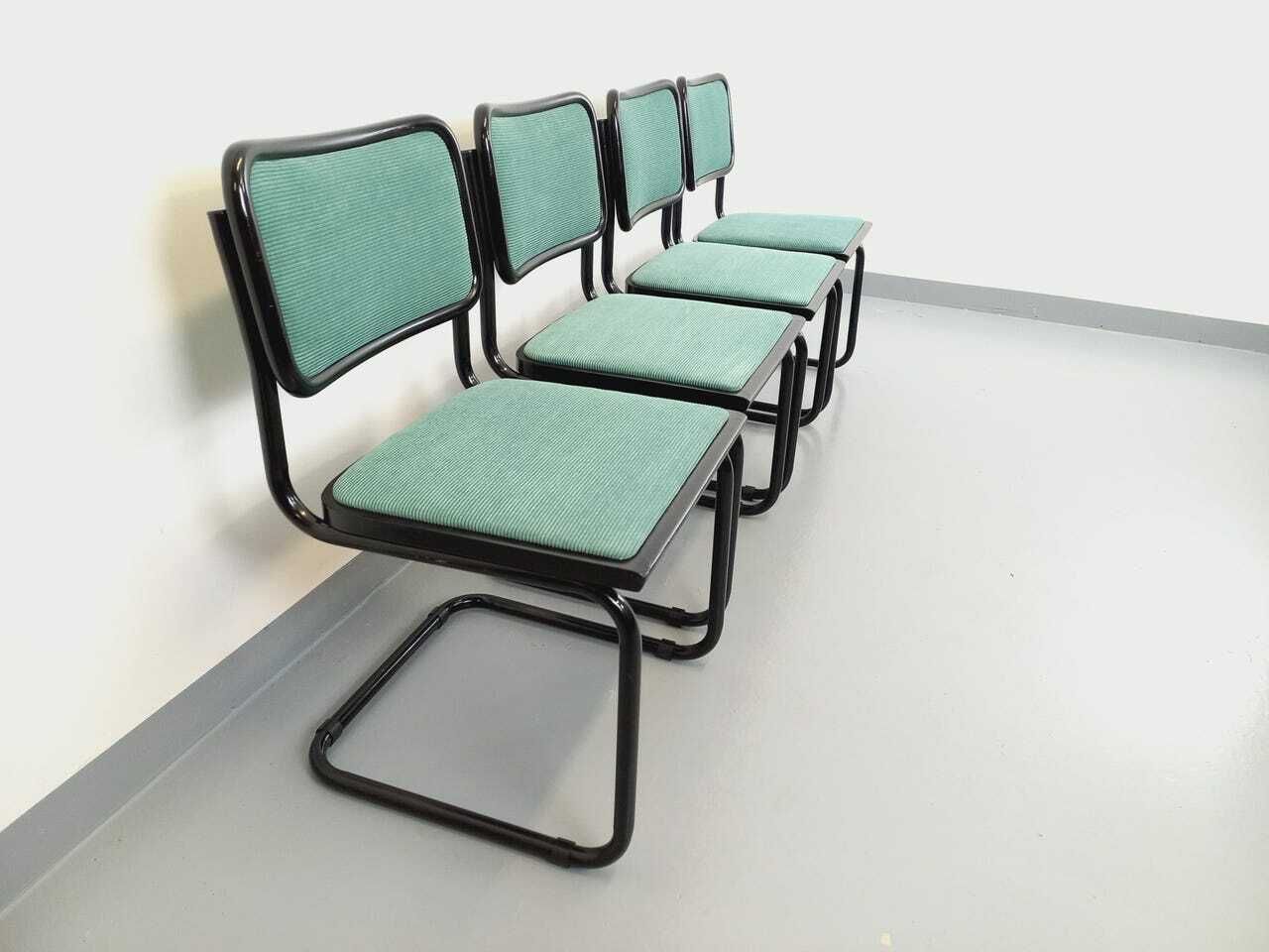 photo for sale Lot de 4 chaises Marcel Breuer Cesca B32 en métal et tissu