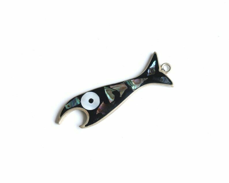 Mexicaanse Zilveren Flessenopener In De Vorm Van Een Vis Met Abalone, Gesigneerd Alpaca Mexico, Jaren 1970 / Mexico, Boho Chic, Folk, Dierenfiguur, Abelonesculptuur