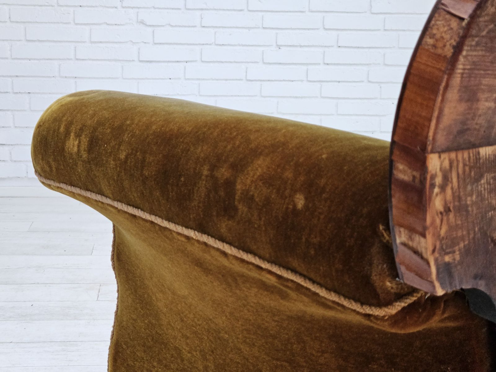photo vinterior 1930s, Danish 2 Seater Sofa, Ash Wood, Original Condition.