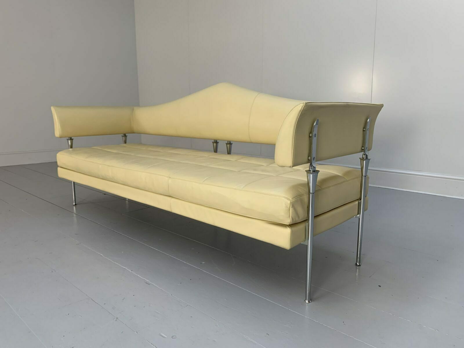 Poltrona Frau "Hydra Castor" 3 Seat Sofa   In Cream "Pelle Frau Sc" Leather photo 4900.0
