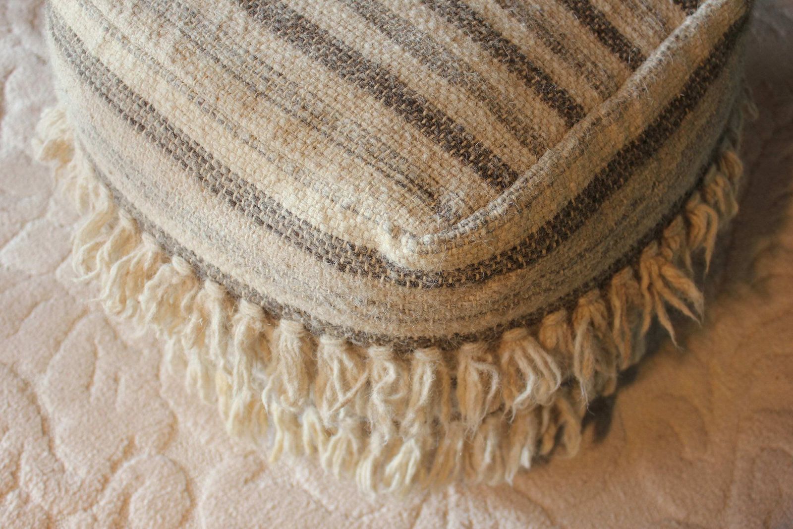 photo furniture Beige Wool Pouf With Tassels, Square Ottoman, Foot Chair Comfortable Living Room Furniture