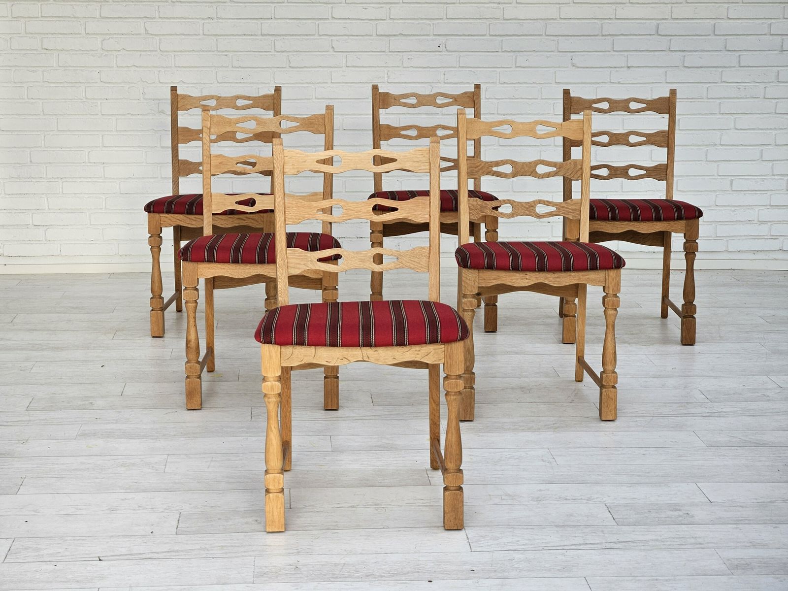 photo vintage 1970s, Set 6 Pcs Of Danish Dinning Chairs, Original Good Condition, Furniture Wool.