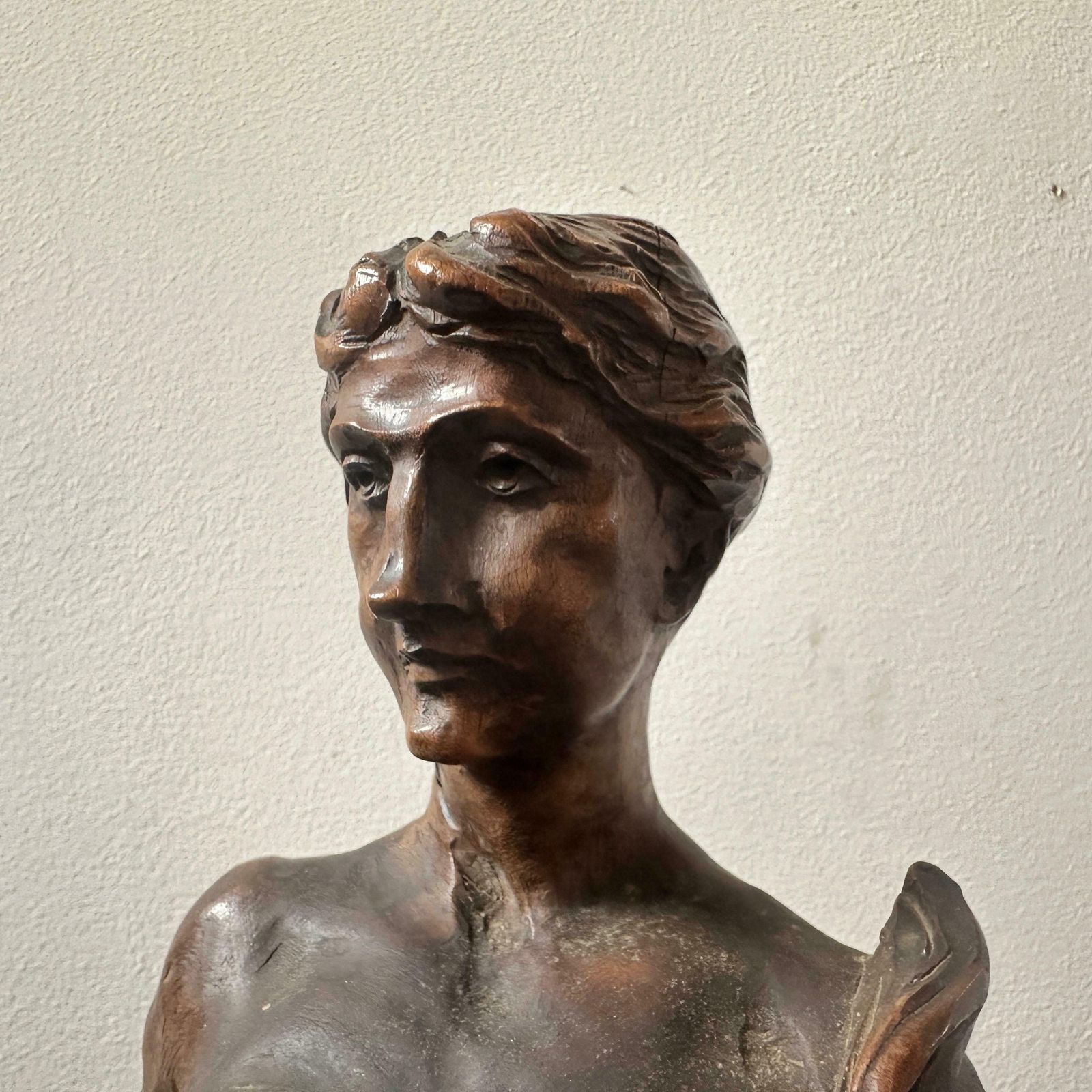 1850s Neoclassical Hand Carved Walnut Italian Sculpture Of A Roman Bather photo vinterior
