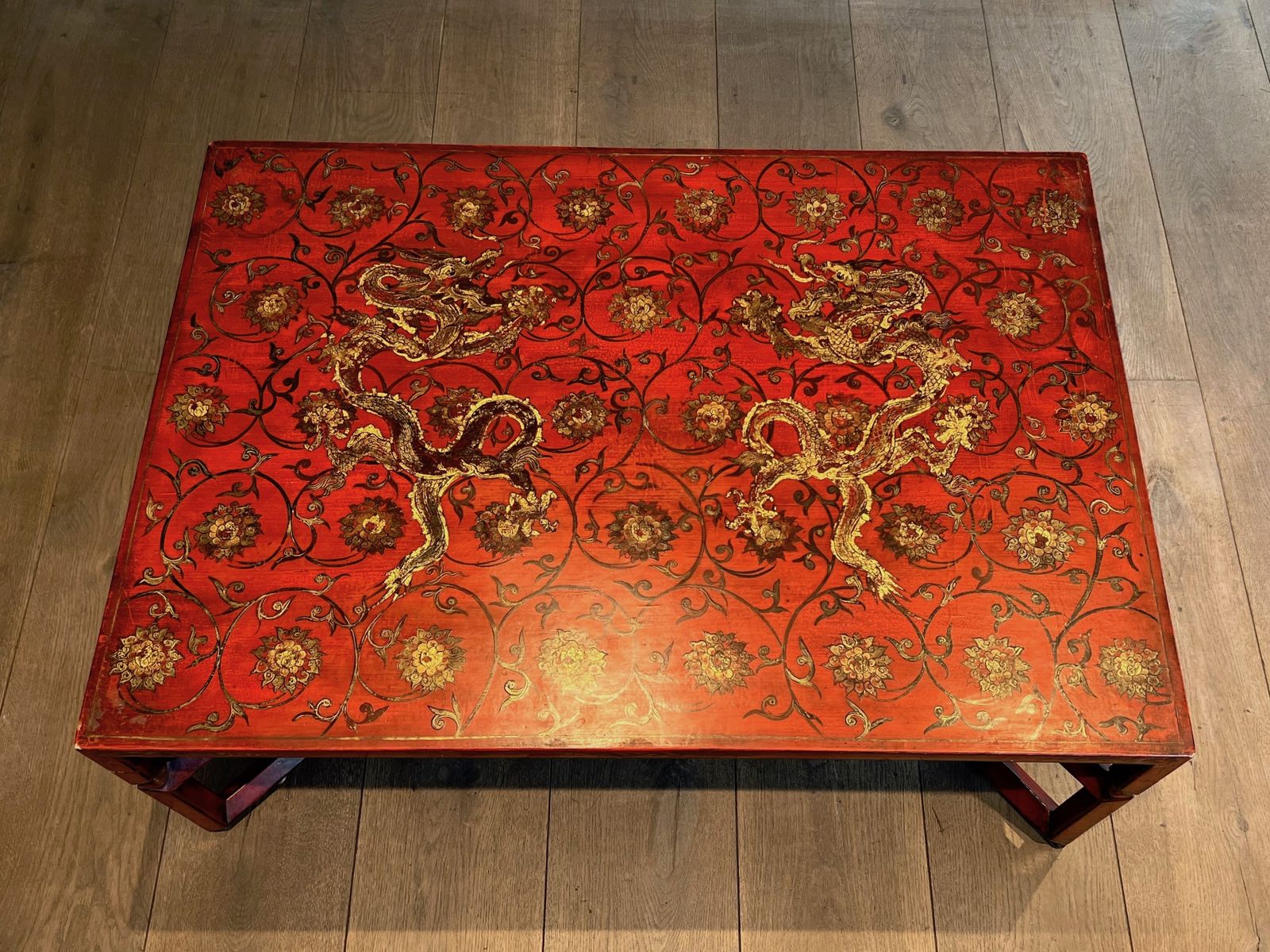 Garden Furniture Large Red Lacquered Lacquered Table With Gold Chinese Decor photo