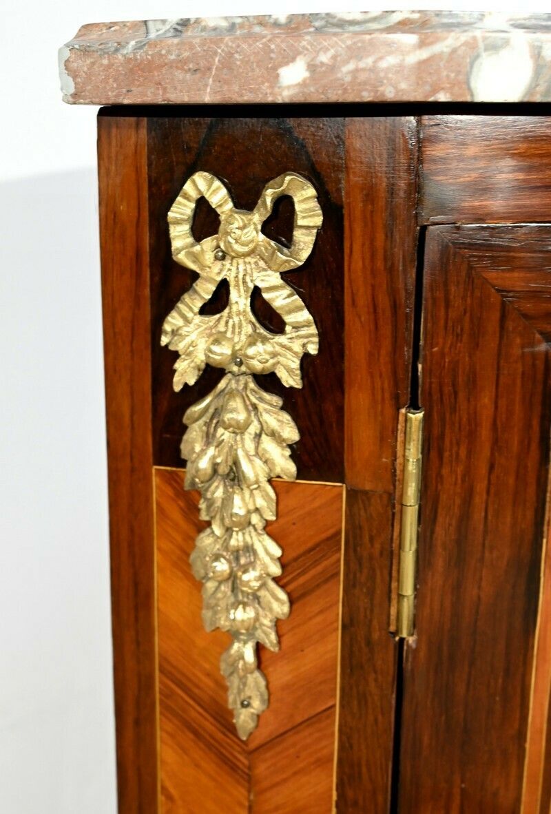 photo vintage Pair Of Corner Cabinets In Precious Wood, Louis XV/Louis XVI Transition Period – 2nd Part 18th Century