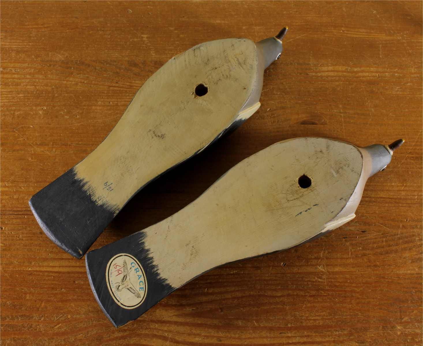 Two Wooden Decoy Pigeons. Ted Grace English Folk Art Birds. 1950's. photo Home Decor