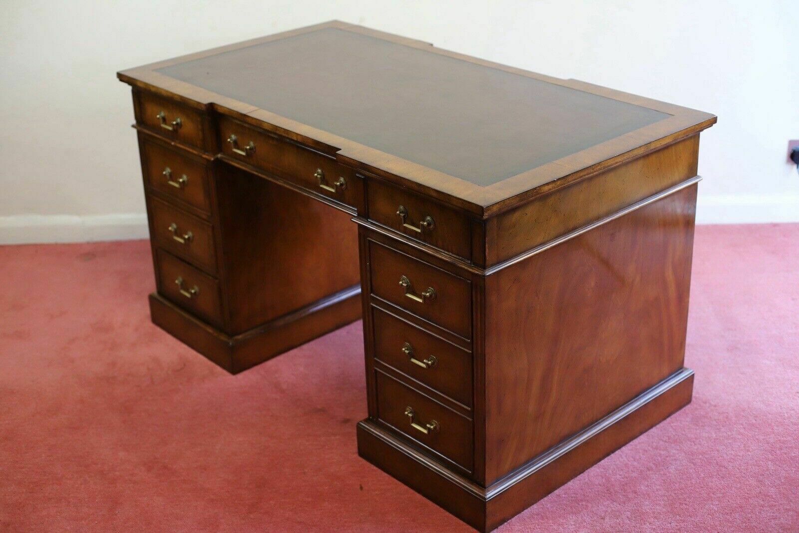 photo vintage Brights Of Nettlebed, Stunning Double Side Flamed Mahogany Pedestal Desk