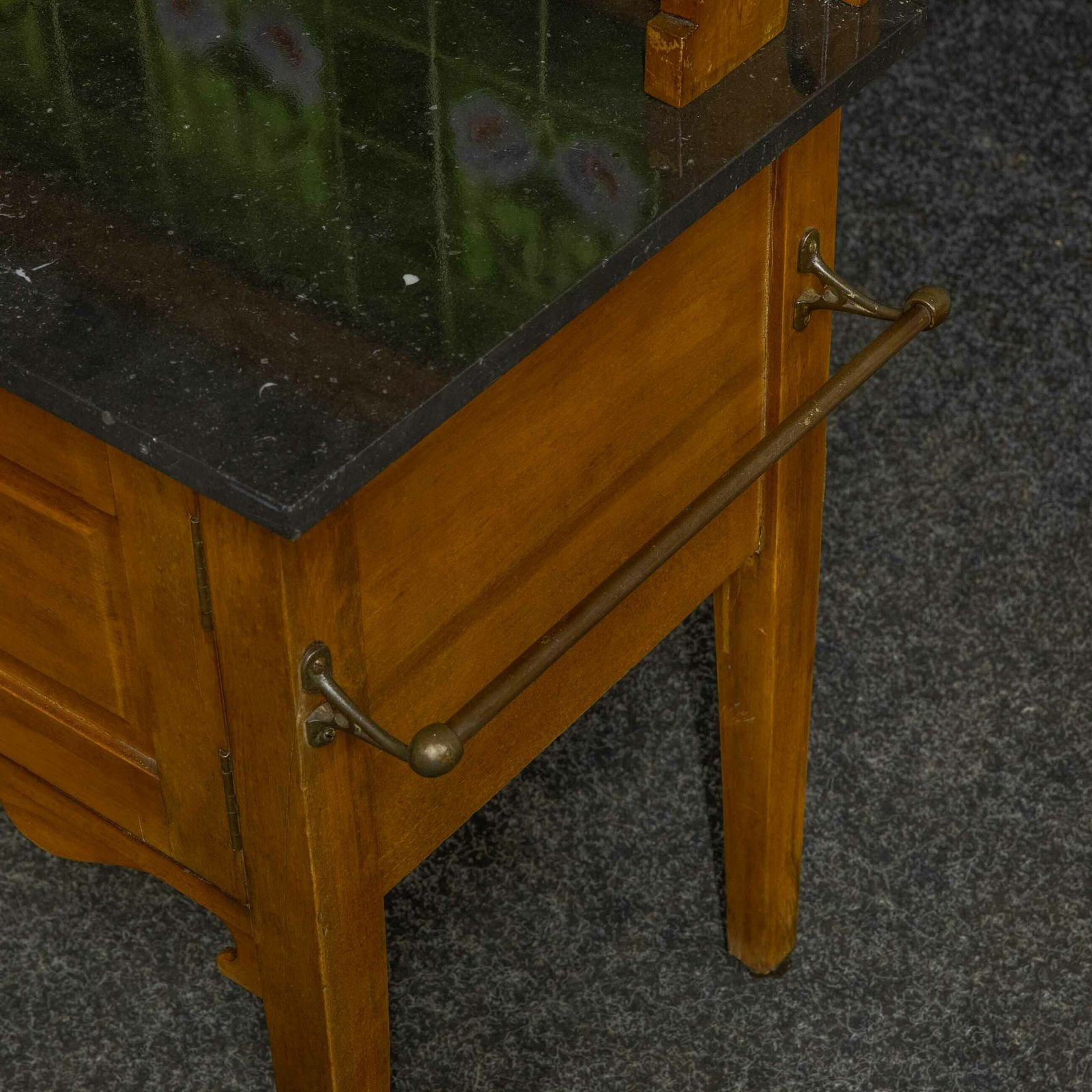 photo furniture Edwardian Satin Walnut Washstand
