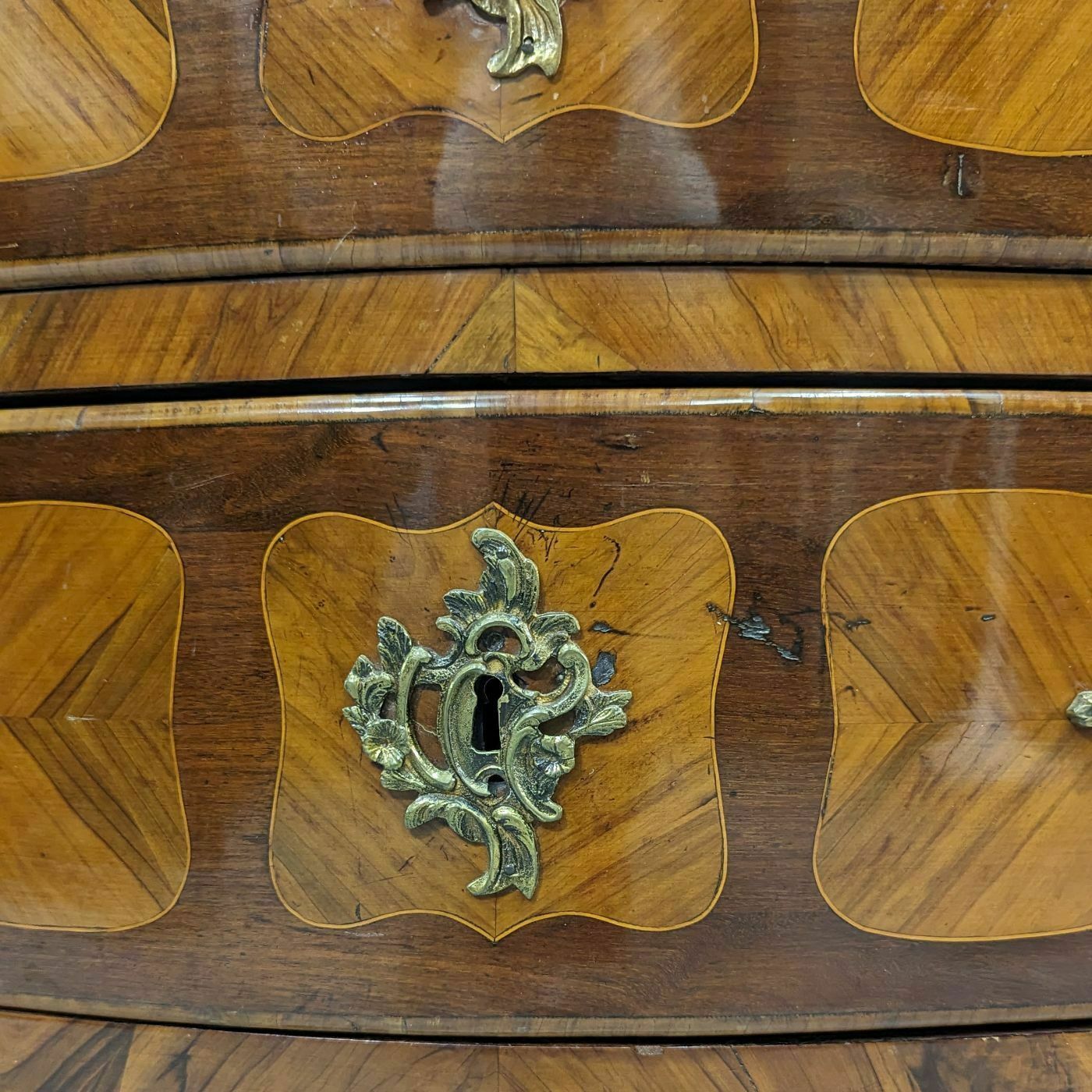 photo furniture Louis XV Chest Of Drawers In Rosewood And Violet Wood, 18th Century