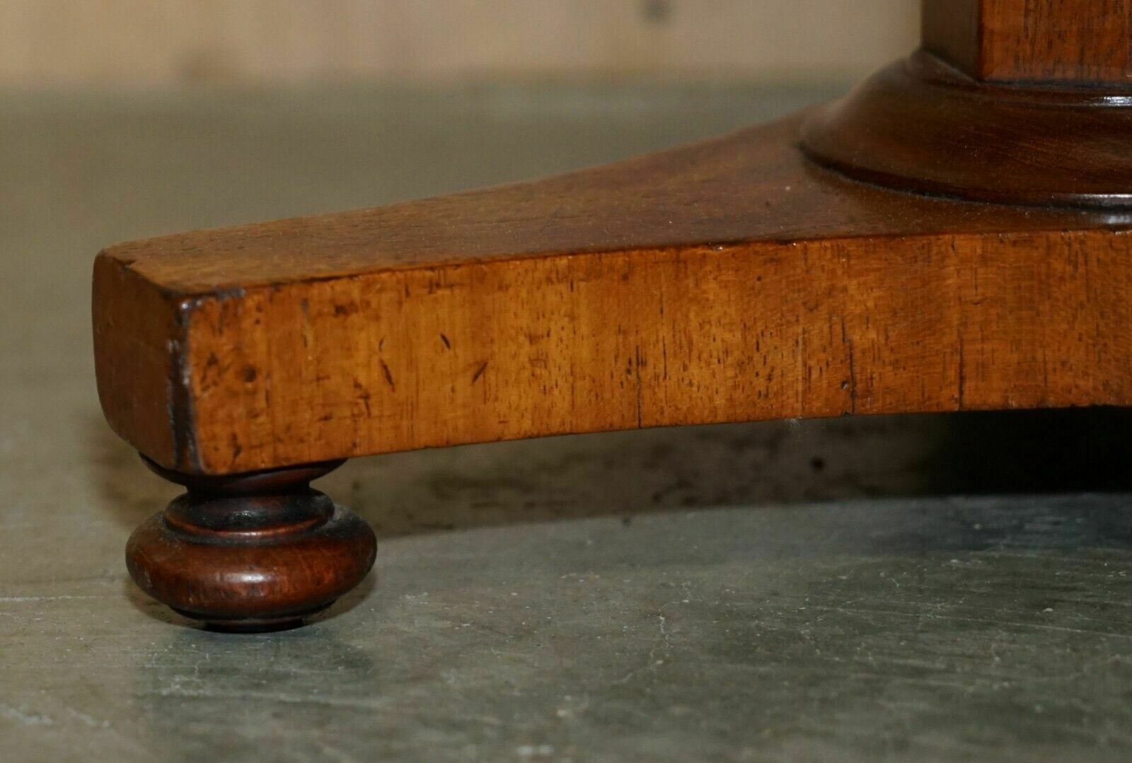 photo furniture Antique Restored William IV 1830 Walnut Occasional Side End Wine Lamp Table