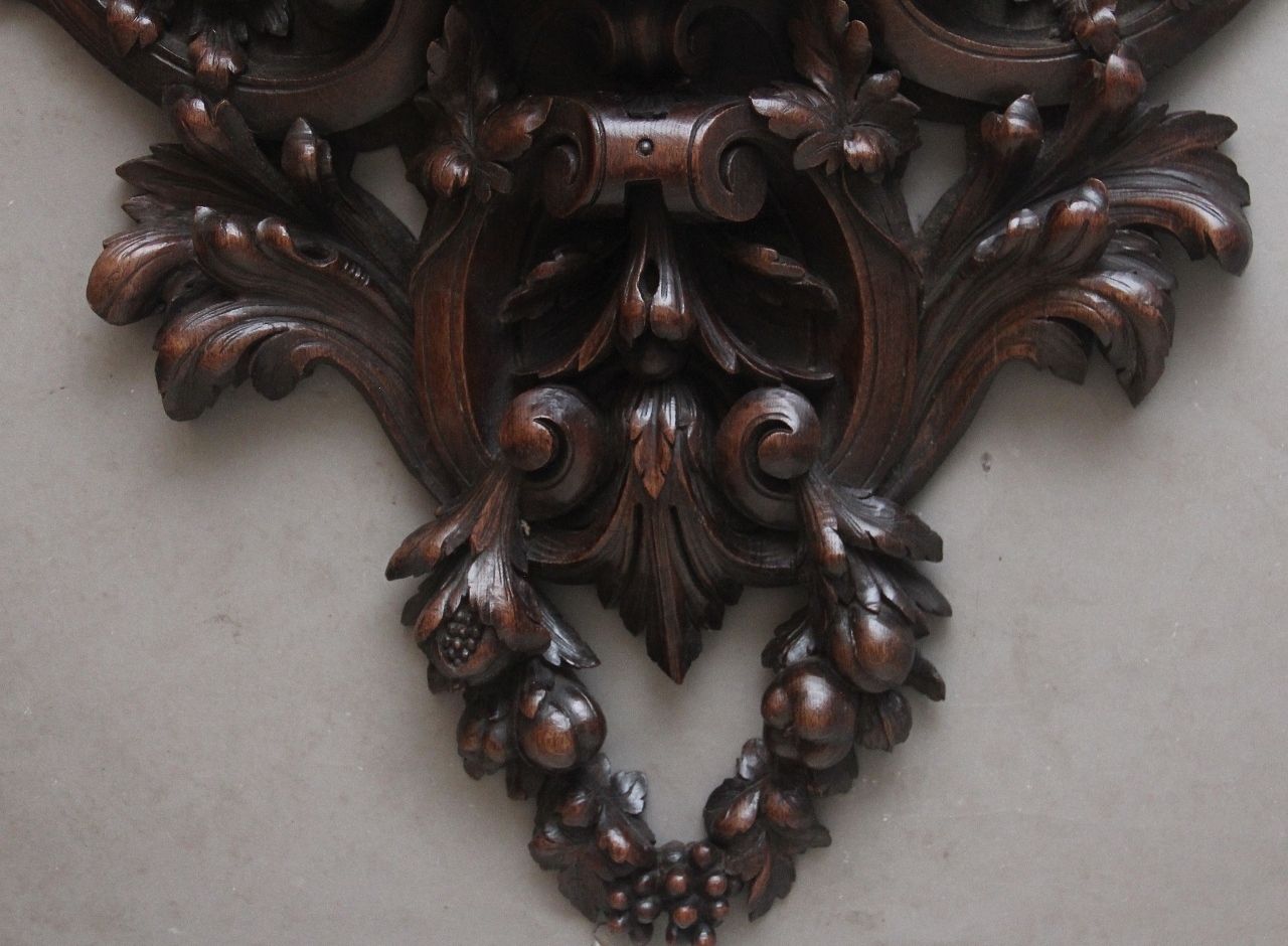 photo vinterior A Fabulous Quality 19th Century French Carved Oak Wall Clock