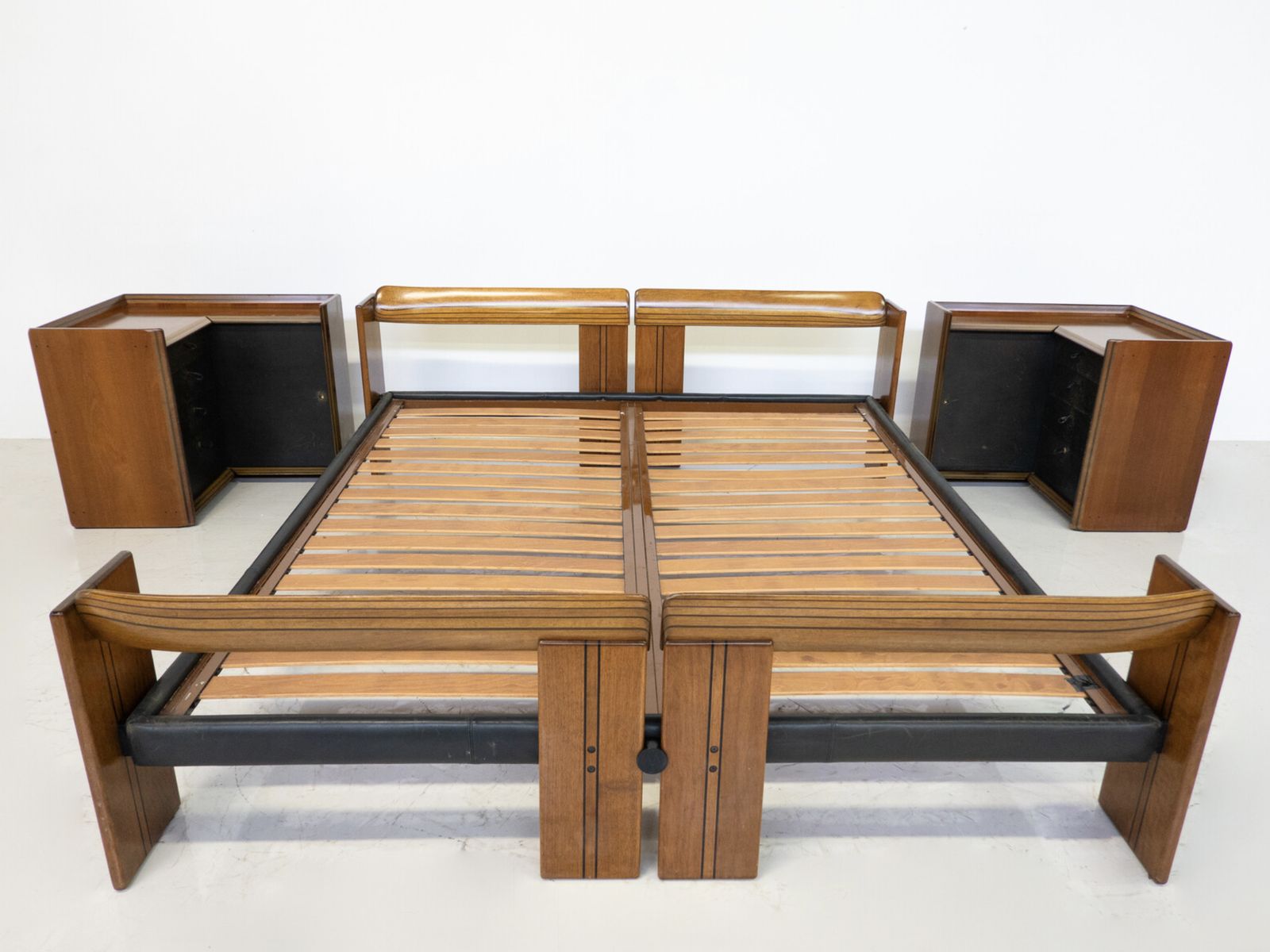 photo vinterior Artona Bed By Afra And Tobia Scarpa For Maxalto, With Matching Nightstands, Italy, 1970s