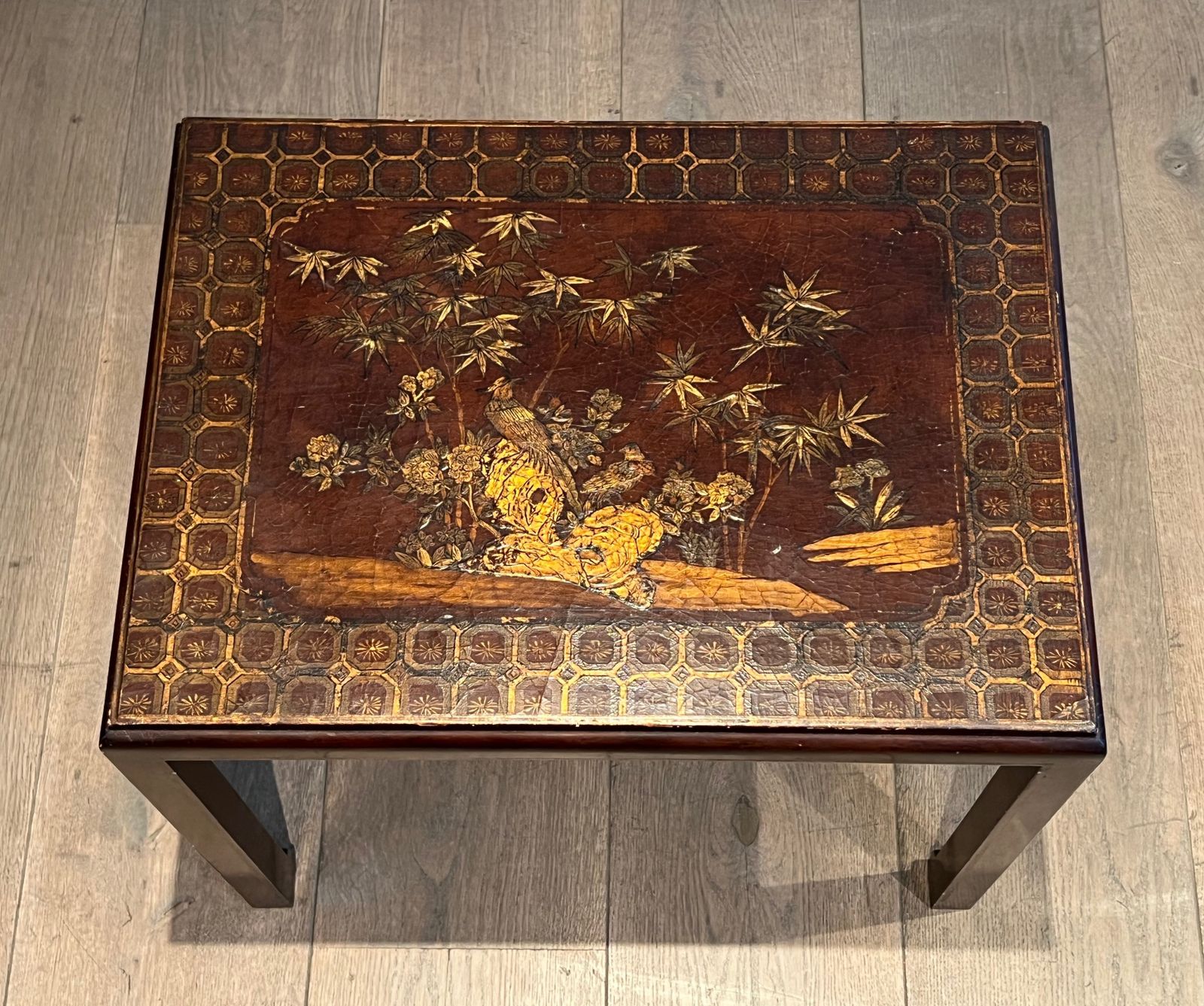 Suite Of Three Lacquered Nesting Tables With Chinese Decors. Around 1940 photo vintage