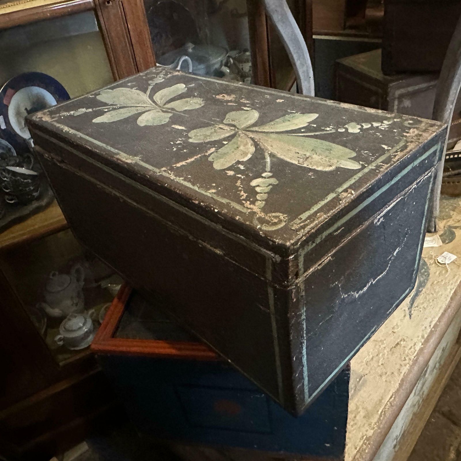 1890s Louis Philippe Brown And Green Lacquered Wood Sicilian Box photo 700.0