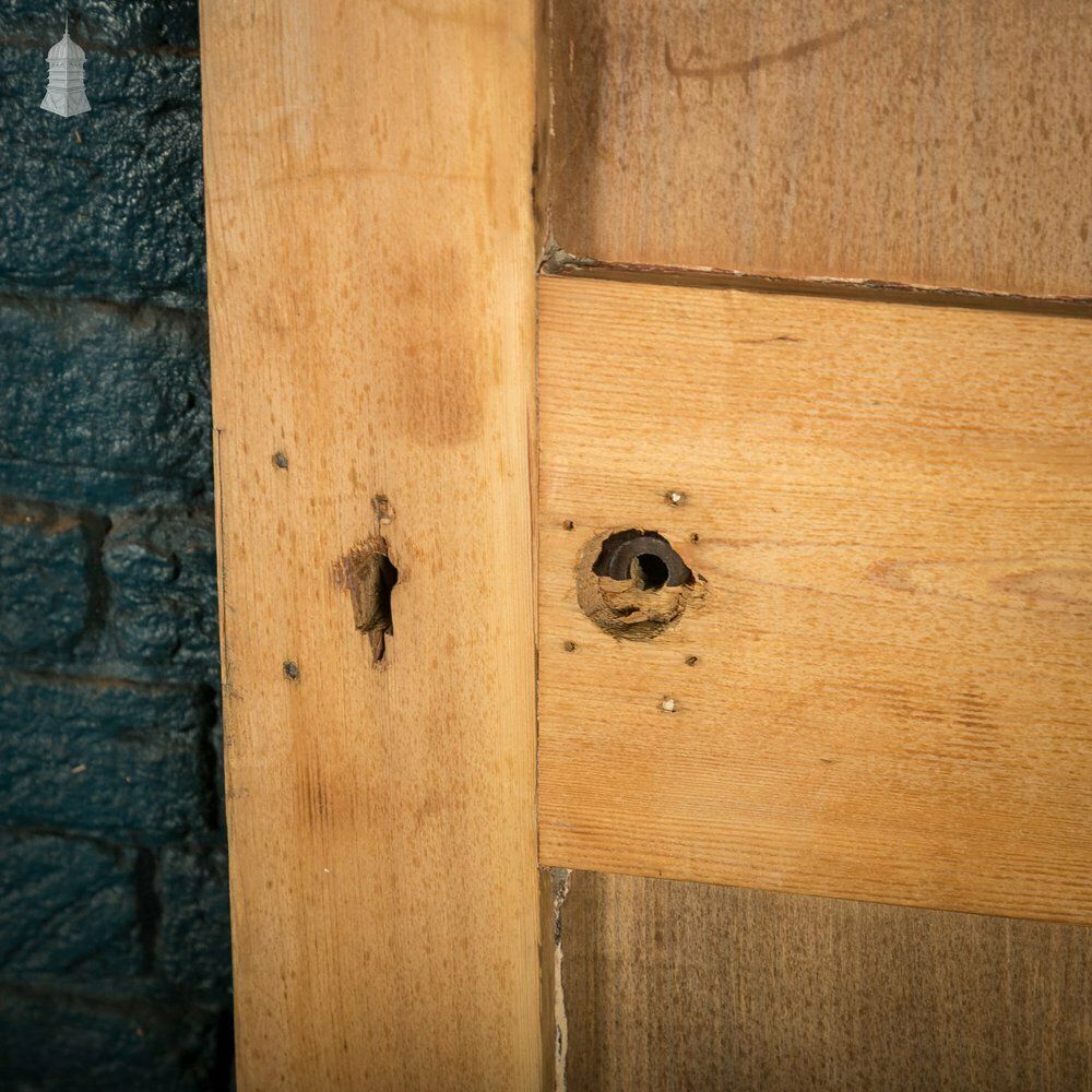 photo vinterior Pine Paneled Door, Shaker Style , 2 Panel