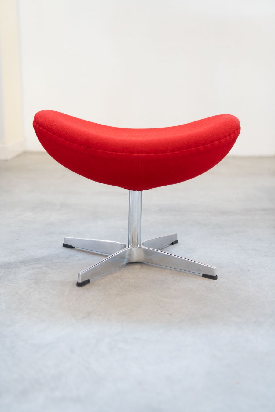 Riproduzione Poltrona Egg Chair Ispirata A Arne Jacobsen (1958) photo vintage