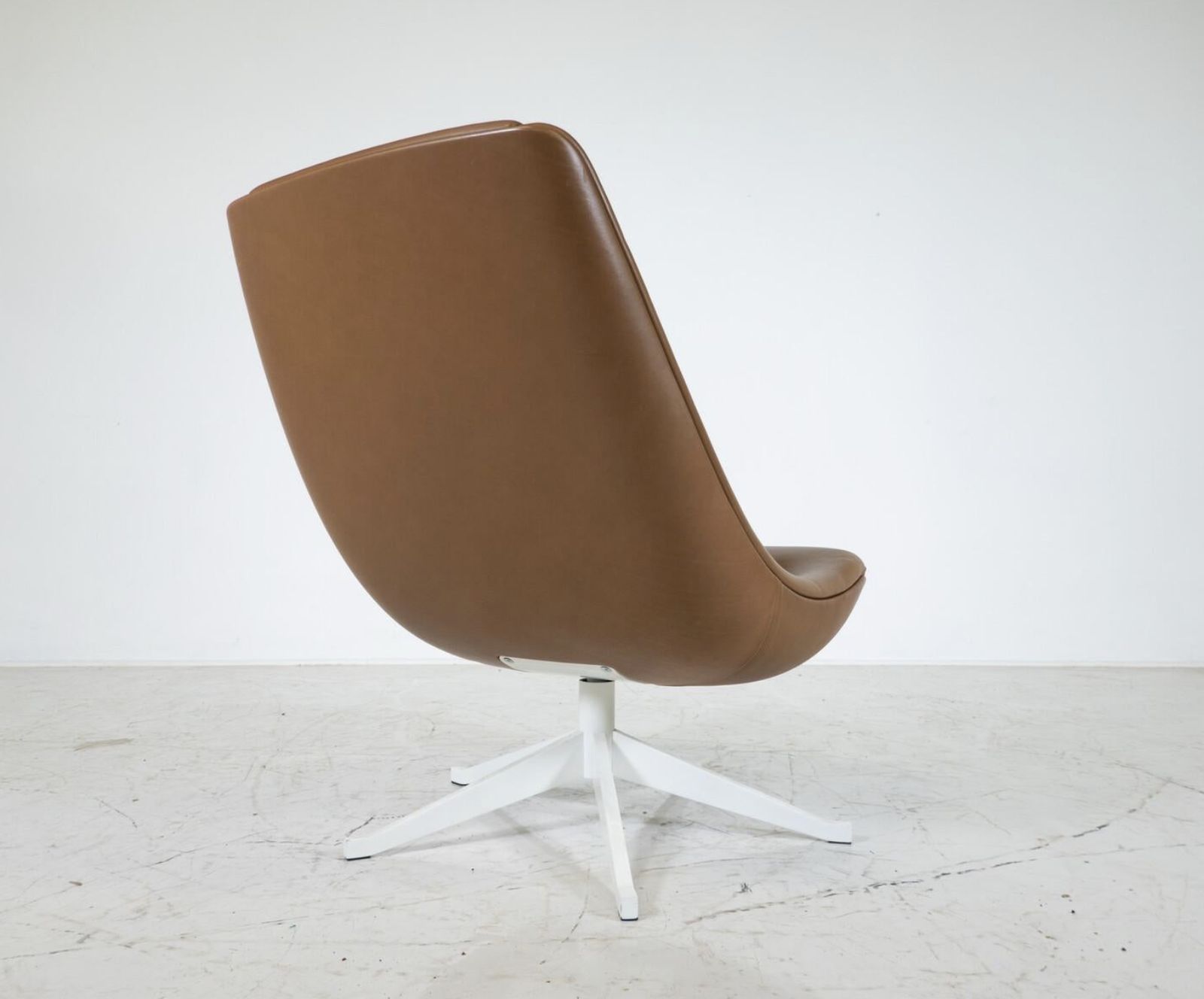 Manzù Lounge Chair By Pio Manzu For Alias photo furniture