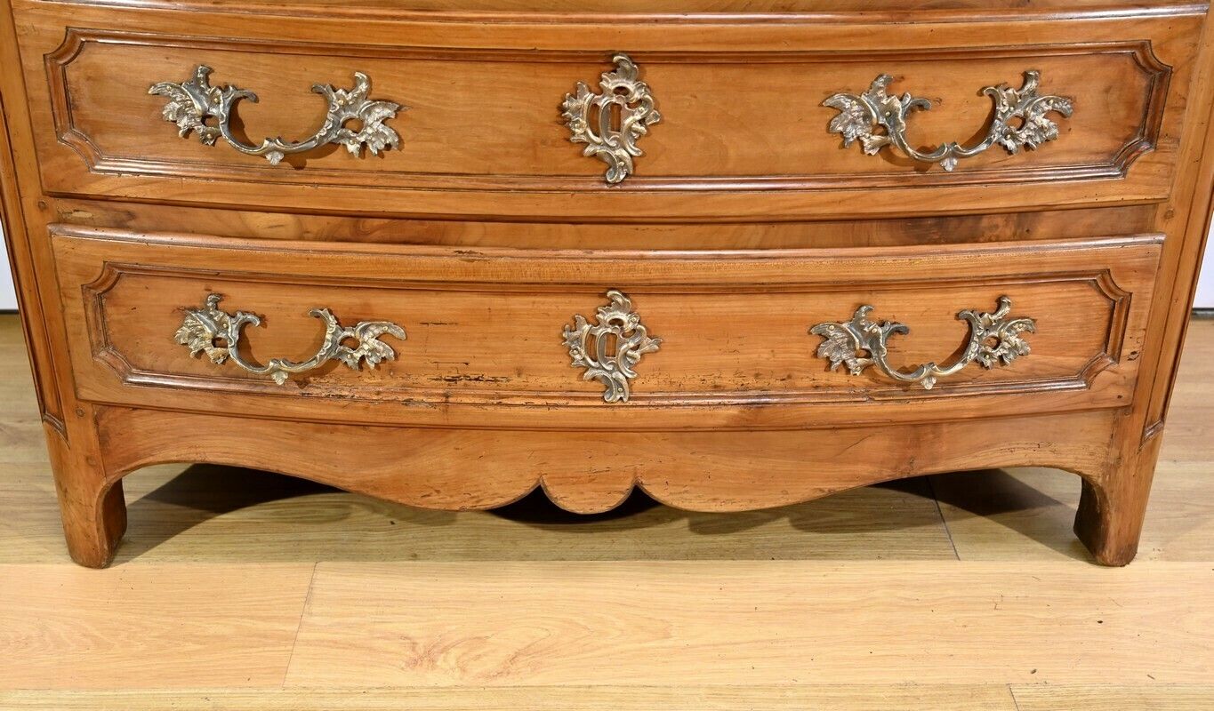 photo vinterior Solid Cherry Commode, Transition Louis XIV / Regency Period – Early 18th Century