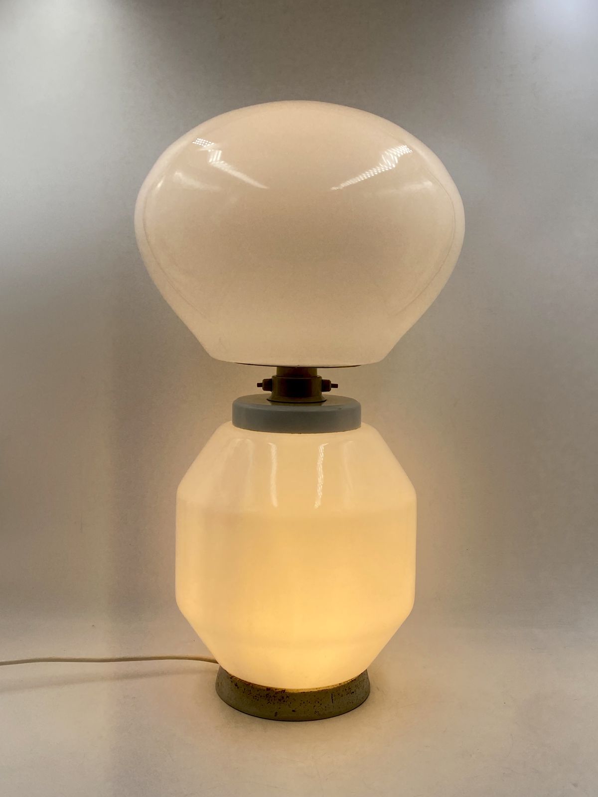 photo vintage Space Age White Glass Table Lamp, Faver Italy 1970s