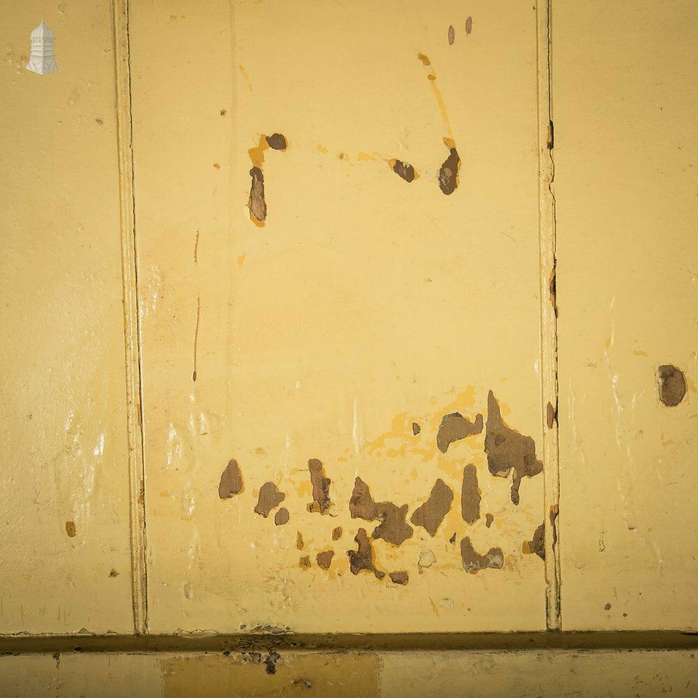 photo vintage Plank & Ledge Door, Distressed Paint Finish, Strap Hinges