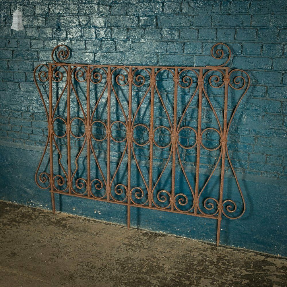 Wall Top Railing, Wrought Iron Scroll Design Panel photo 390.0