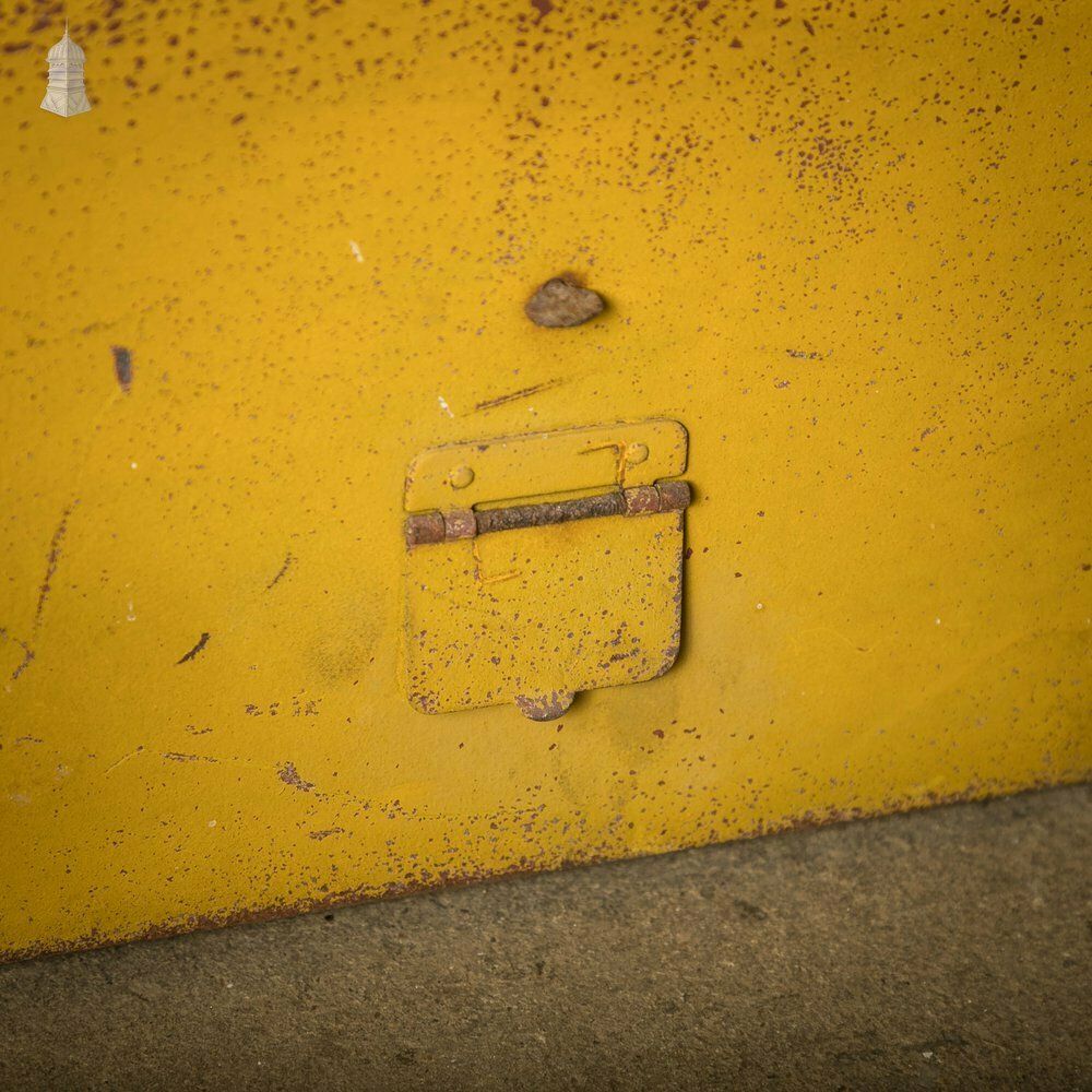 Vintage Signal Light, ‘Pridelite’ Railway Track Signal Lamp From Clapham Junction photo vintage