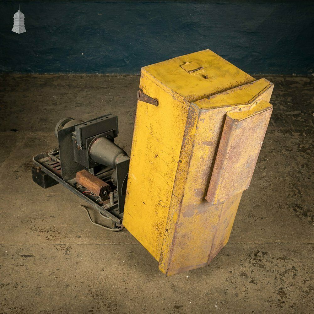 photo furniture Vintage Signal Light, ‘Pridelite’ Railway Track Signal Lamp From Clapham Junction