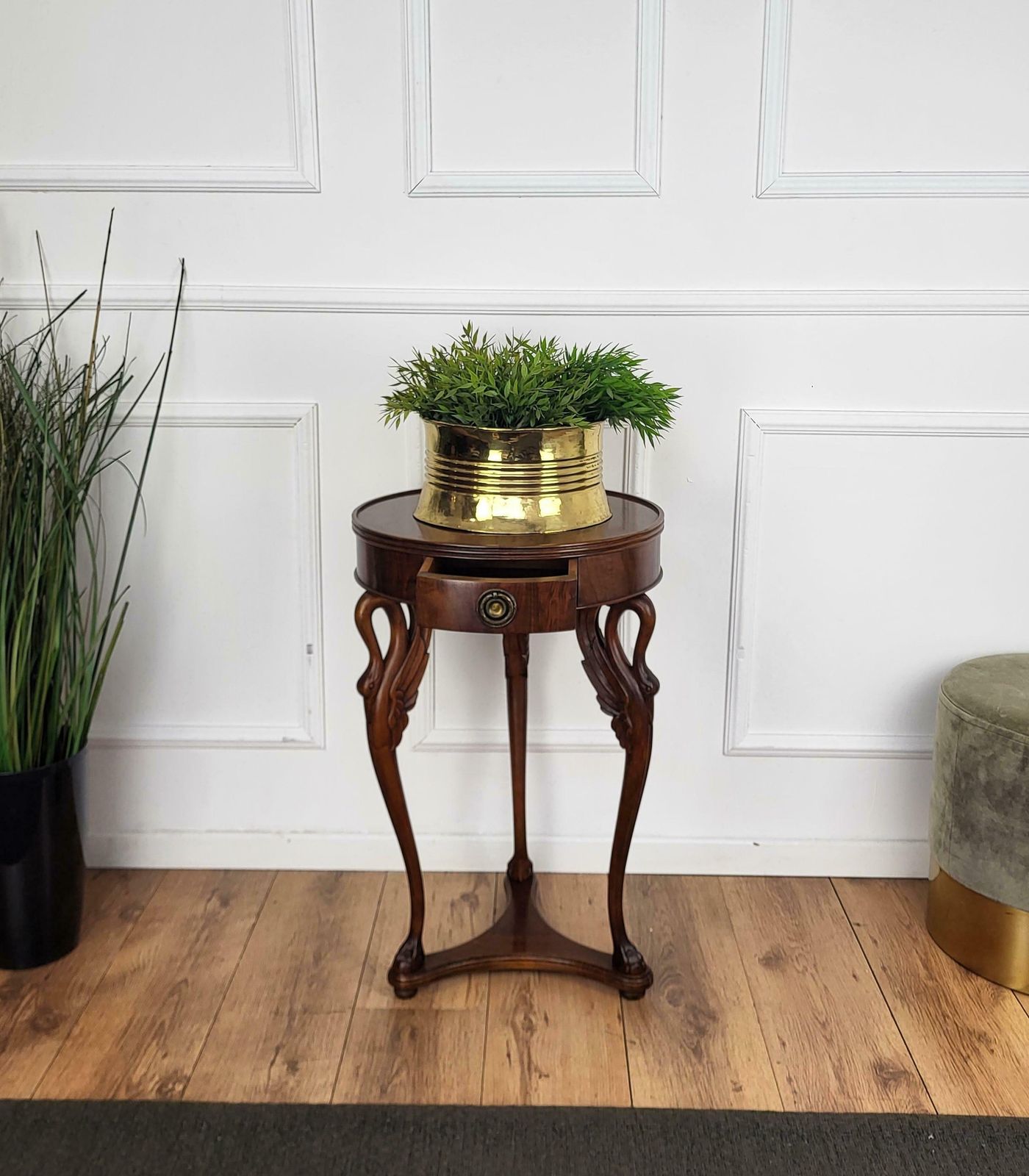 1960s Italian Regency Neoclassical Wooden Round Tripod Swan Gueridon Side Table photo vinterior