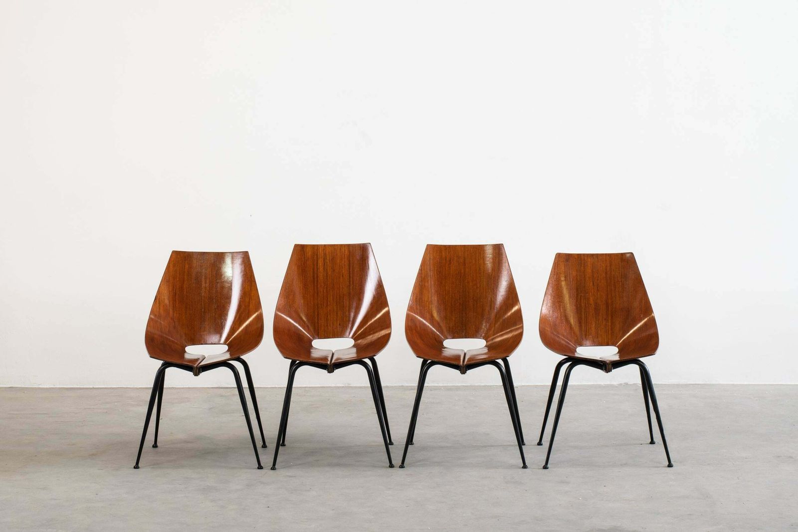 Carlo Ratti Set Of Four Chairs In Plywood By Società Compensati Curvi 1950s photo buy
