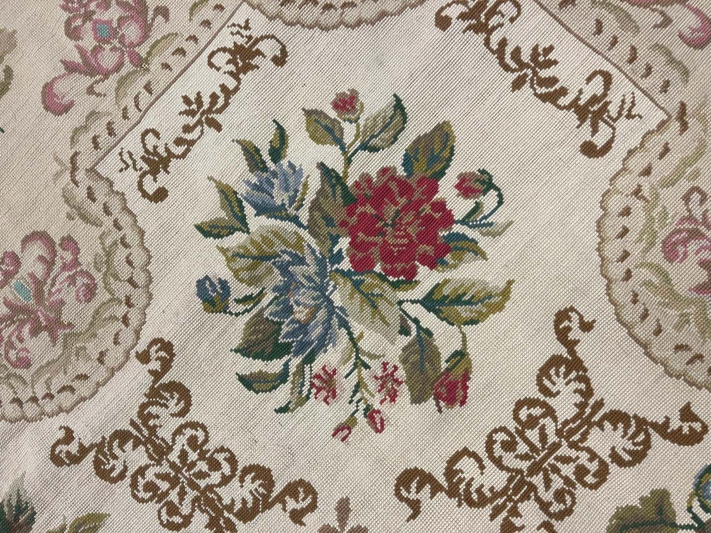 Traditional Beige Carpet Repeat Bunch Of Flowers Rug Needlepoint Livingroom Rug photo 4800.0
