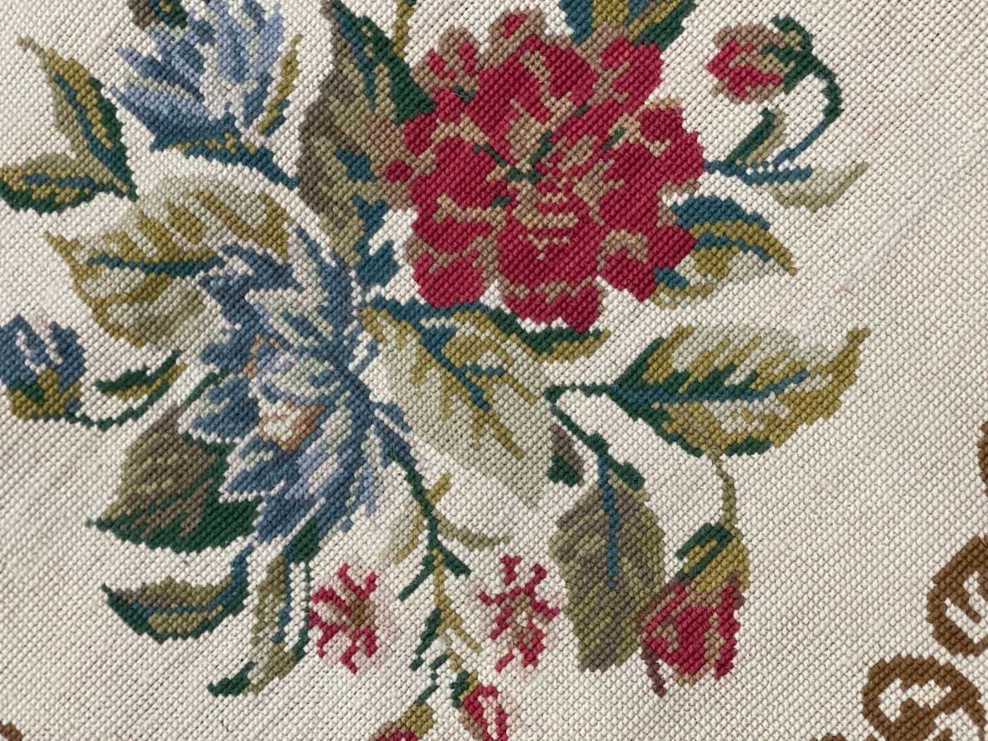 Traditional Beige Carpet Repeat Bunch Of Flowers Rug Needlepoint Livingroom Rug photo vinterior