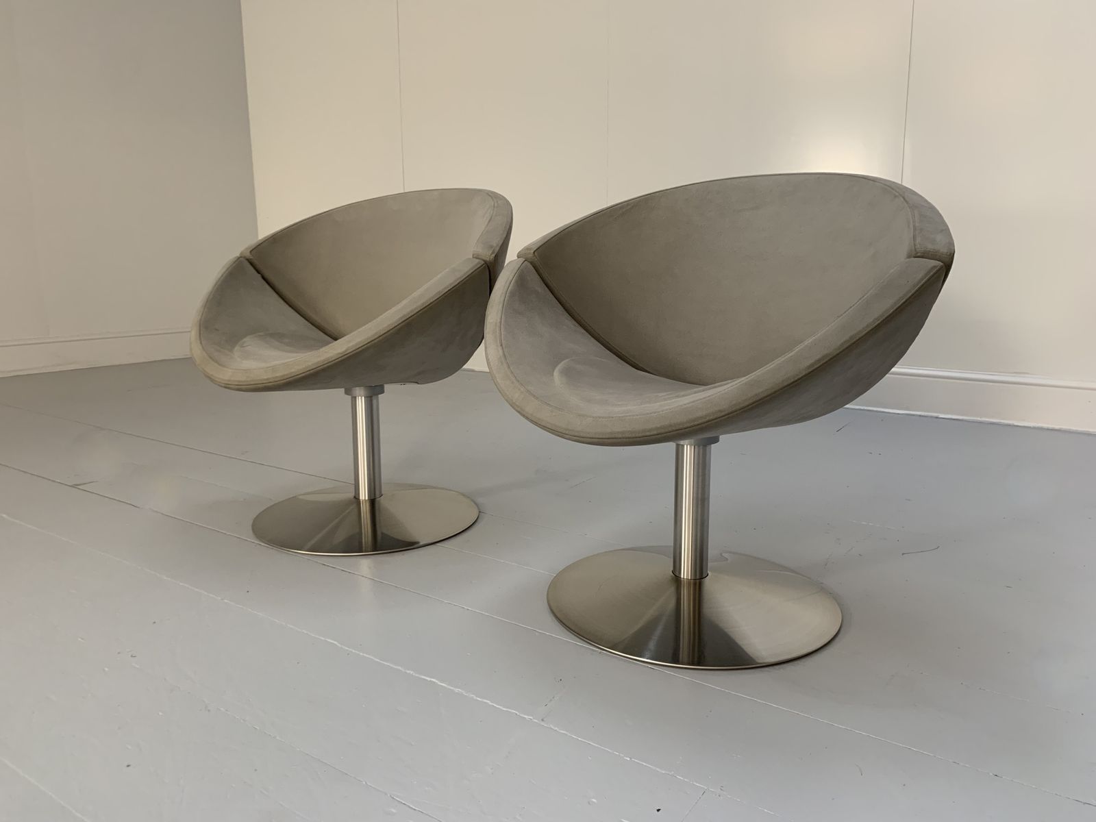Pair Of Erik Jorgensen “Apollo” Ej 96 Chairs – In Mid Grey Alcantara photo furniture