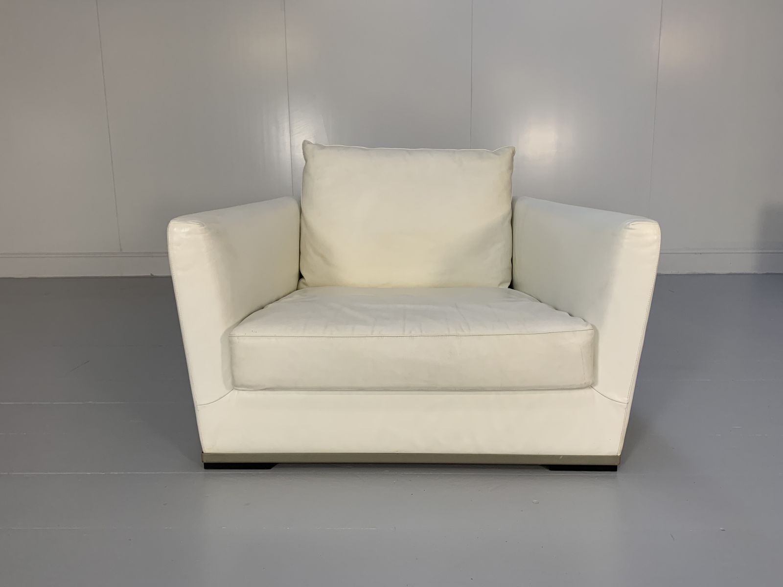 B&B Italia Maxalto “Apta” Armchair – In White “Gamma” Leather photo furniture