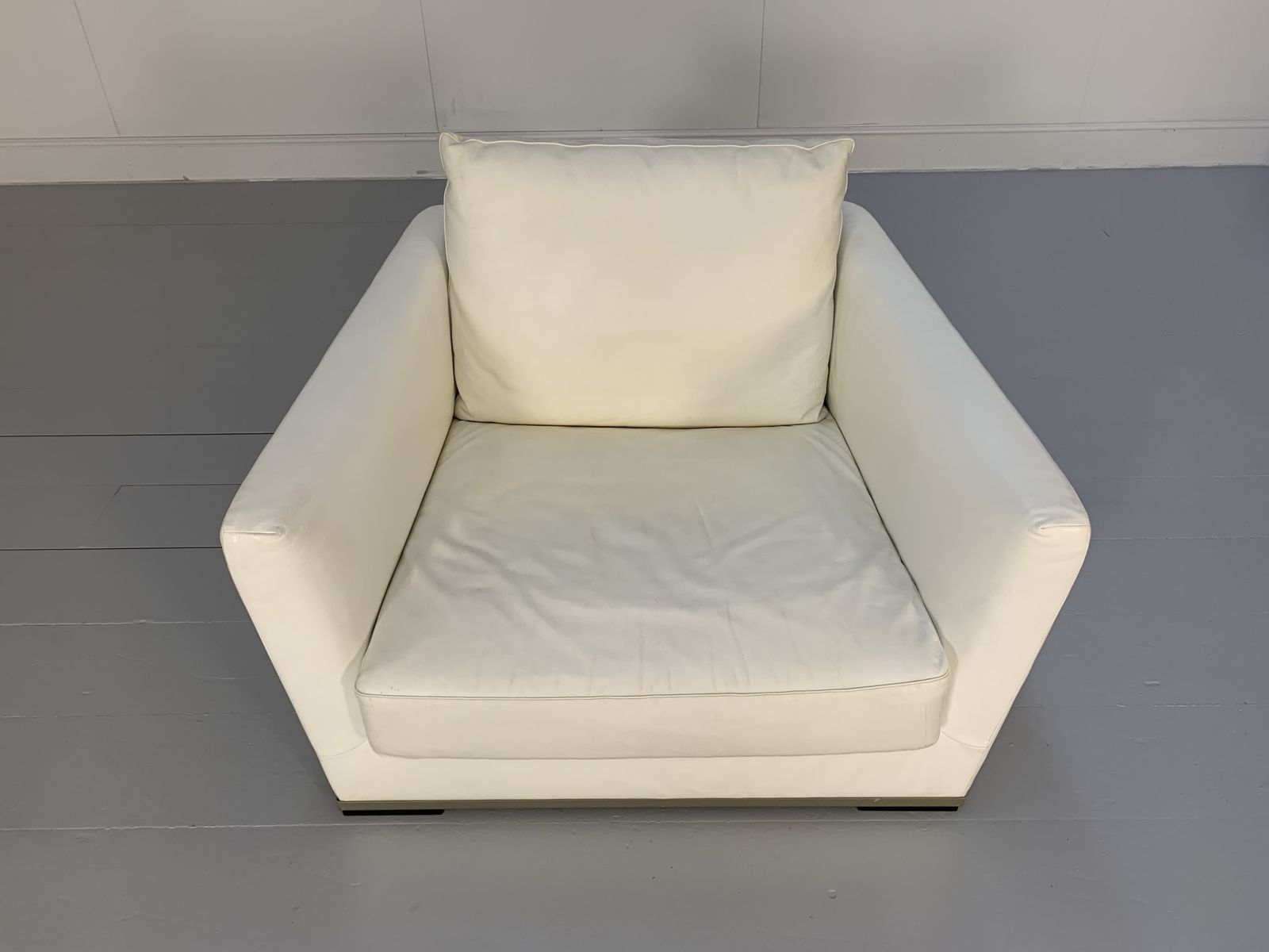 B&B Italia Maxalto “Apta” Armchair – In White “Gamma” Leather photo vinterior