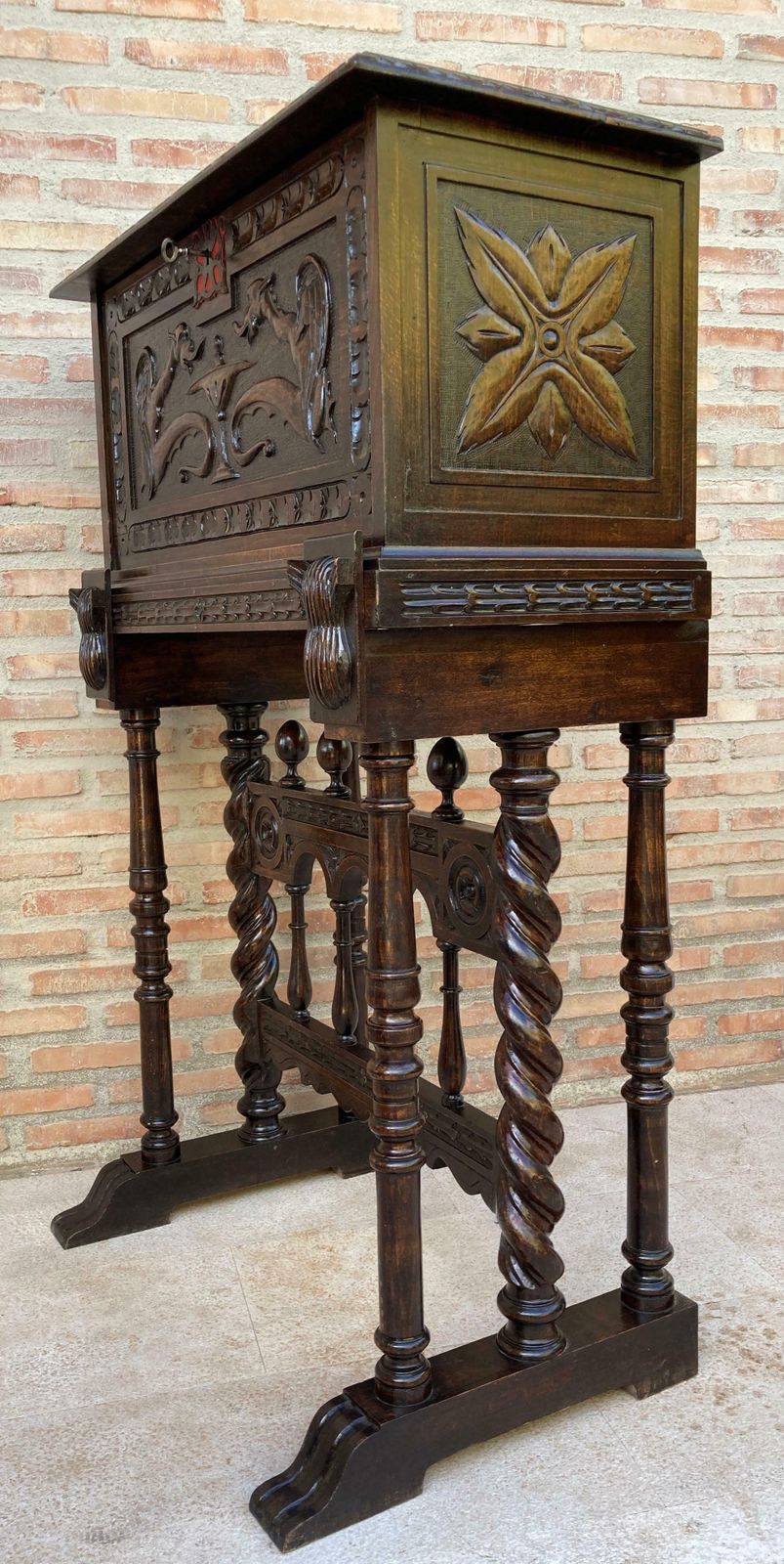 Cabinet bar espagnol Renaissance d'époque en chêne, 1890 photo vintage