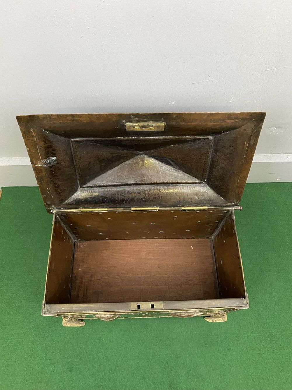 Antique Charles Dickens Arts And Crafts Copper Box (22550) photo 695.0