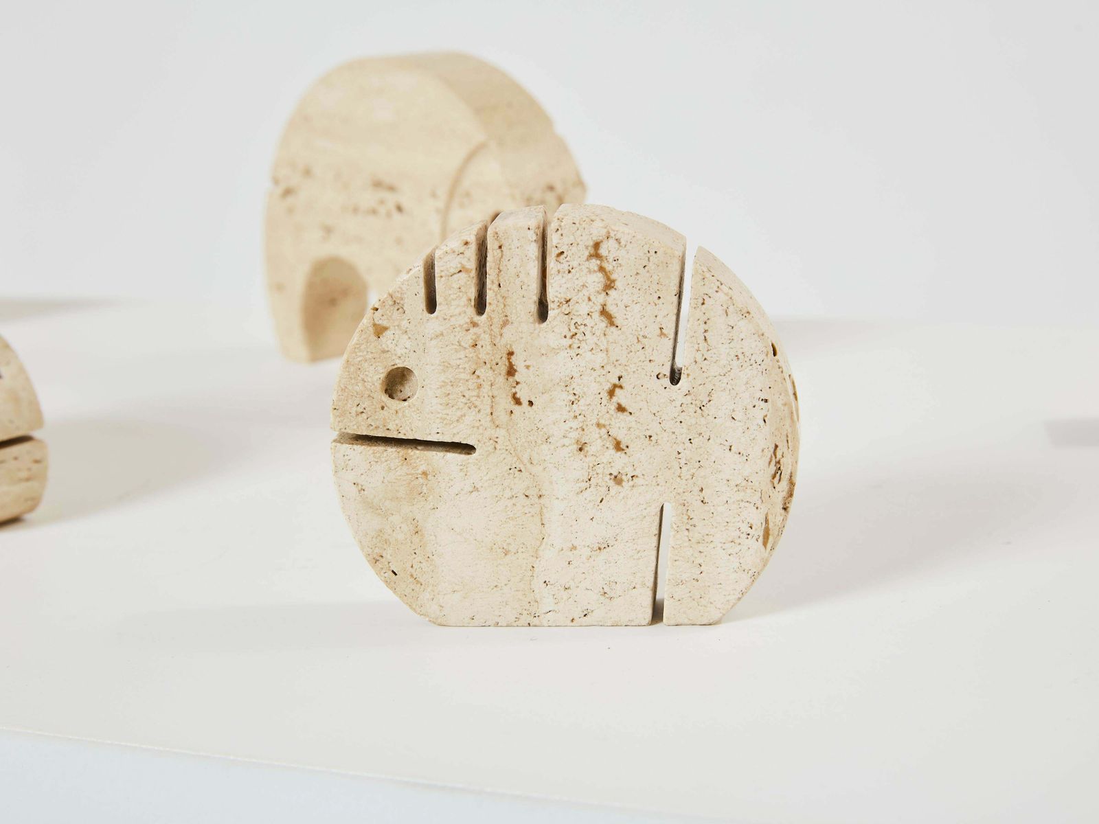 Art Ensemble de 8 sculptures animalières en travertin Fratelli Mannelli, 1970 photo