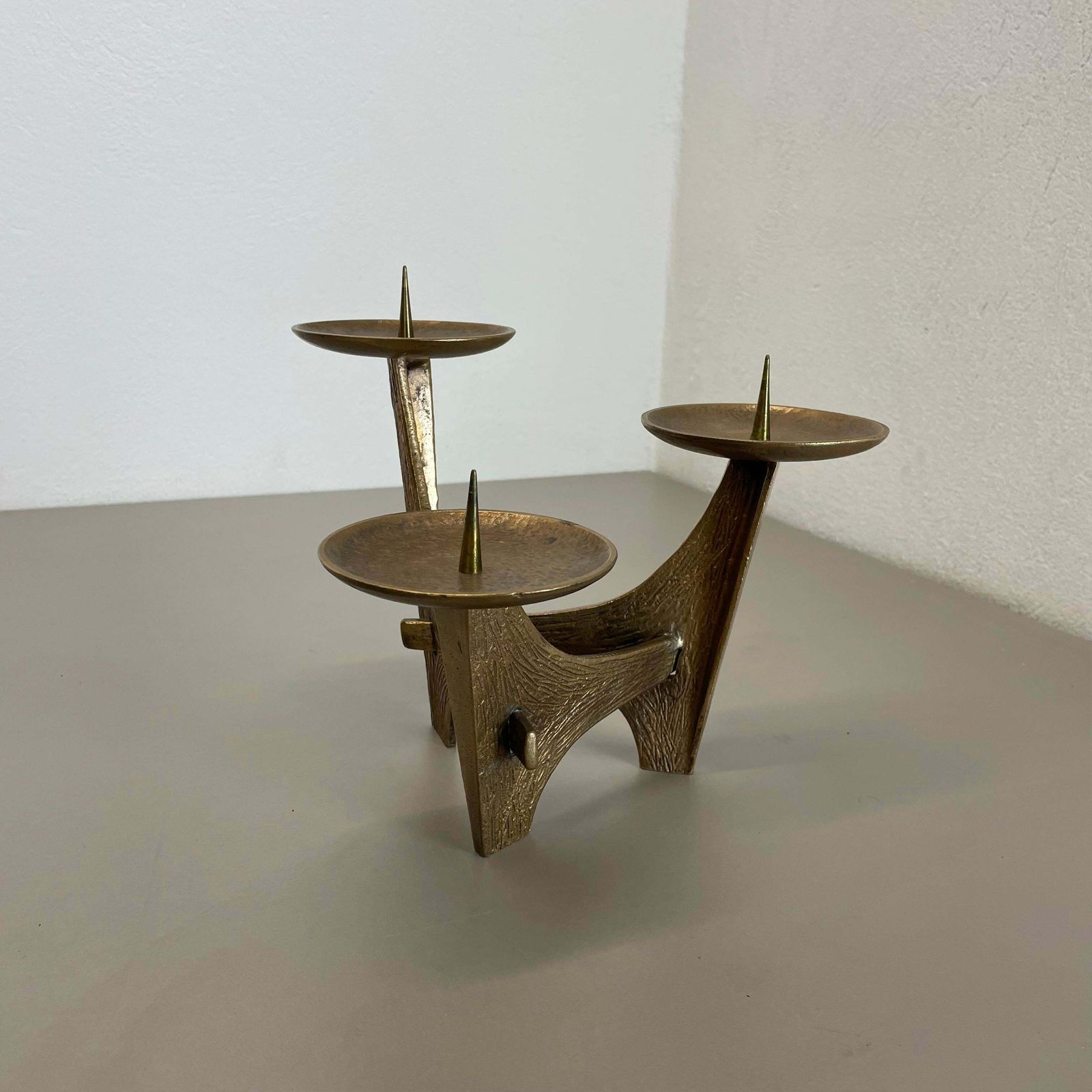 Modernist Sculptural Brutalist Bronze Metal Candleholder, France, 1960s photo vinterior