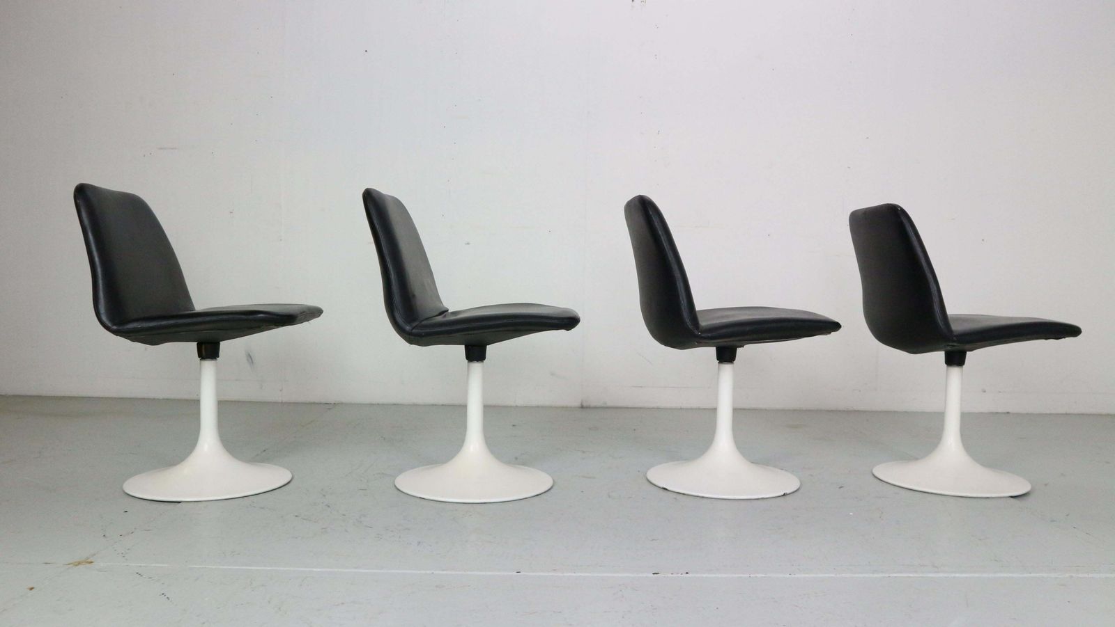 photo vintage Scandinavian Modern Set Of 4 Dinning Chairs By Börje Johanson Vinga, Sweden 1970