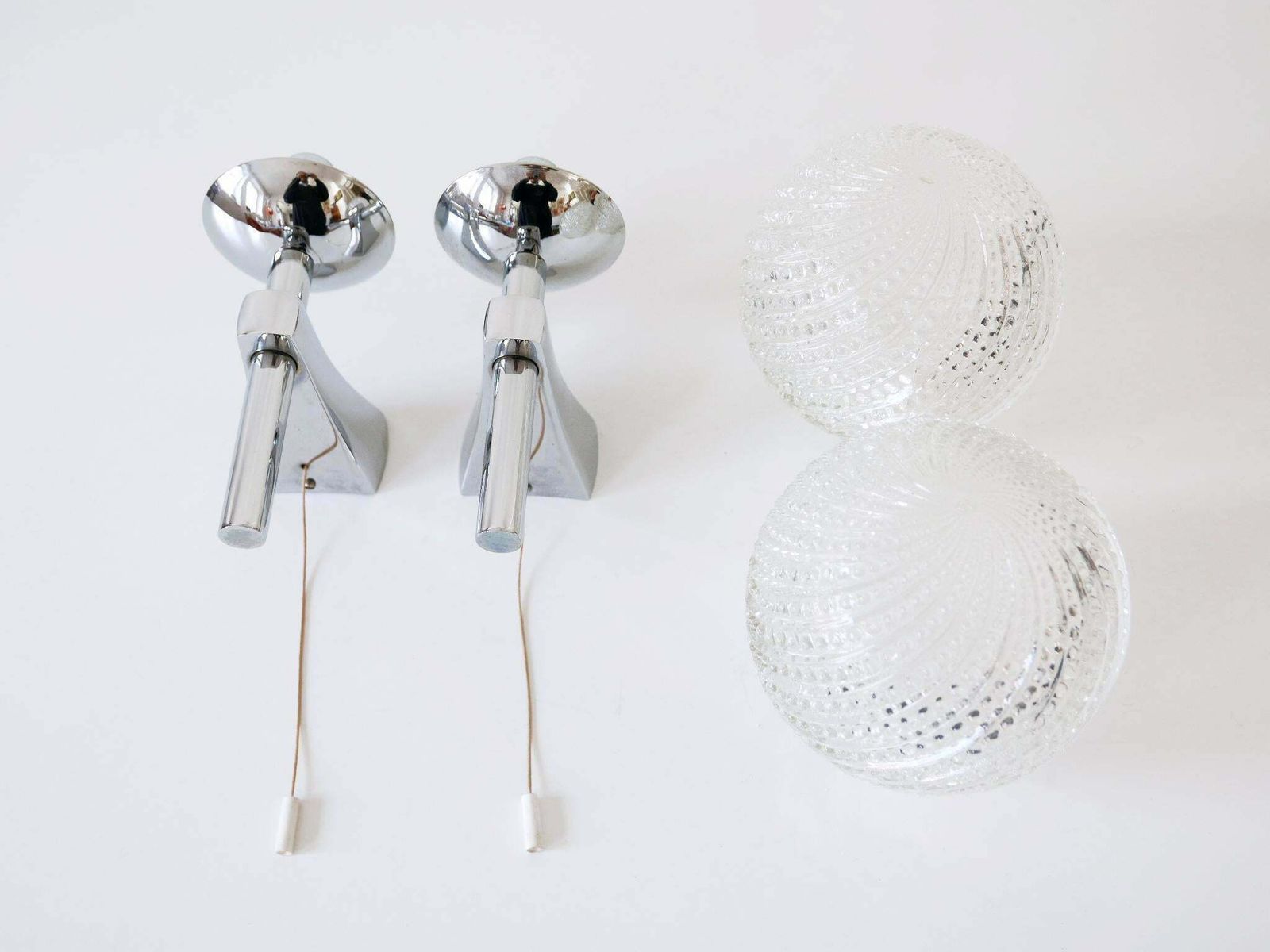 photo vintage Set Of Two Lovely Mid Century Modern Textured Glass Sconces Or Wall Lamps 1970s
