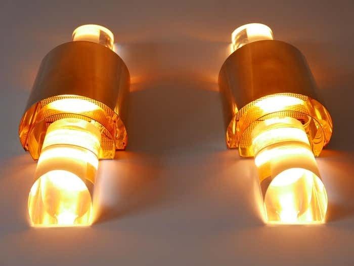 photo vintage Set Of Two Exceptional Gilt Brass & Lucite Sconces Or Wall Lights Germany 1980s