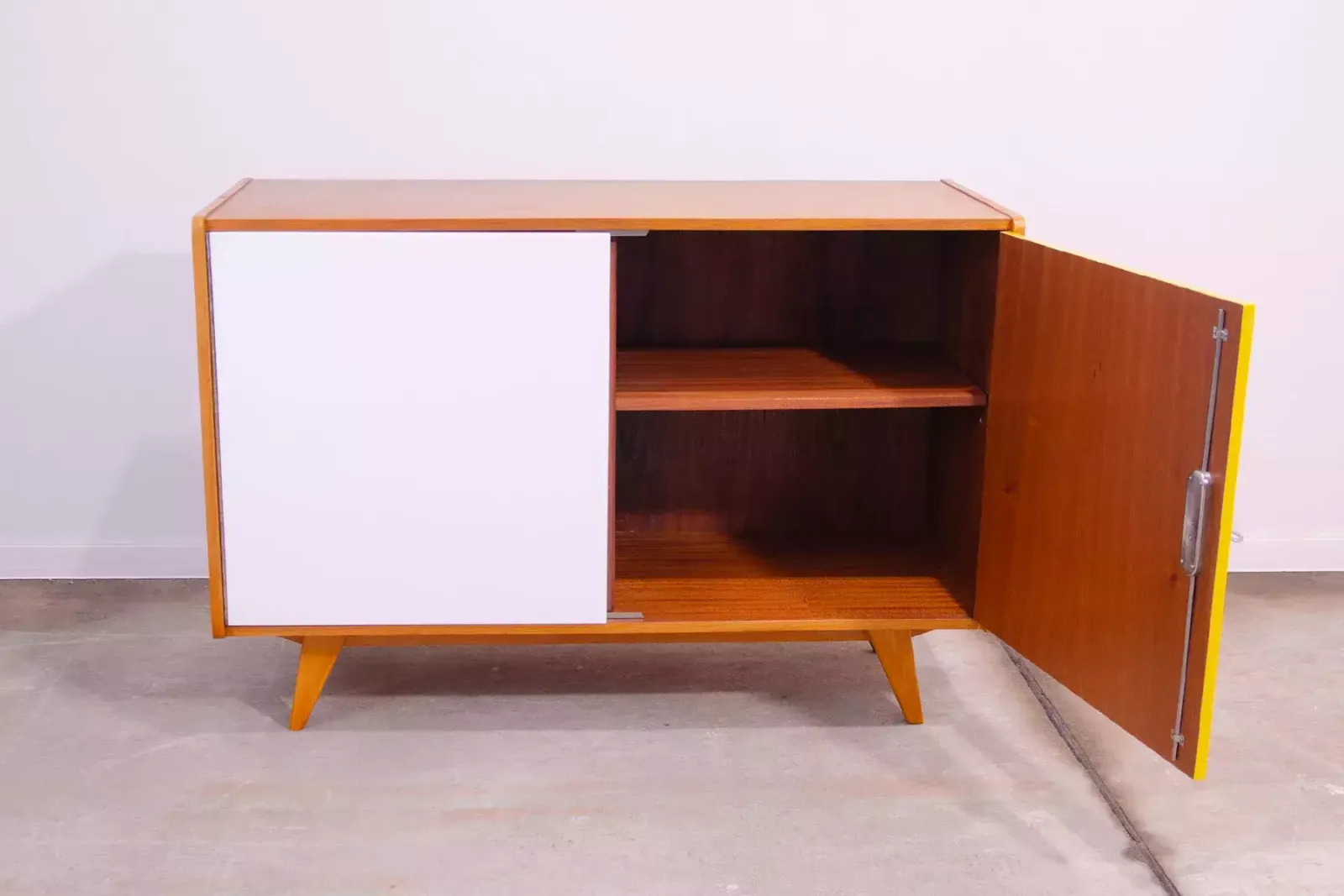 photo furniture Volledig Gerestaureerd Mid Century Dressoir U 450 Van Jiří Jiroutek, Jaren 1960, Tsjecho Slowakije